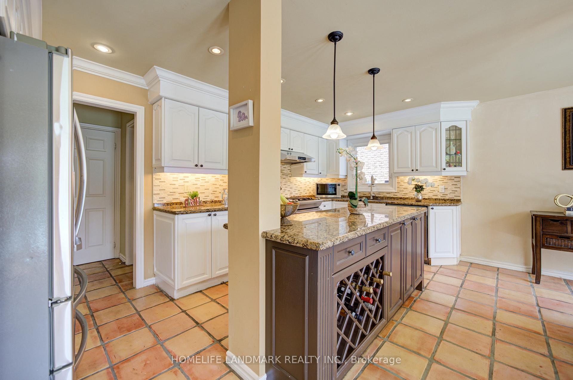Photo 15 of 375 Manhattan Drive, Markham, Markville — HOMEH