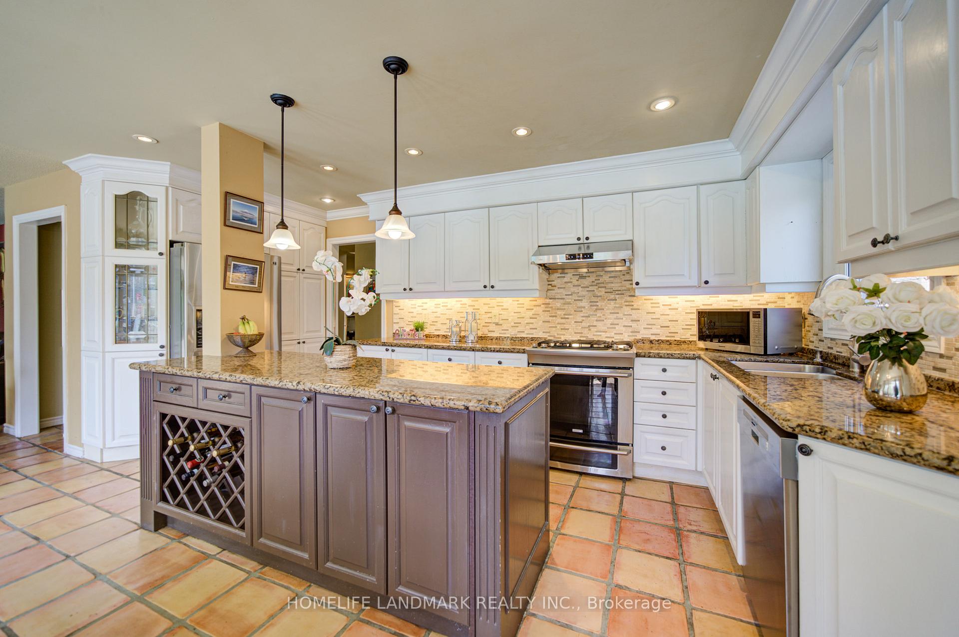 Photo 16 of 375 Manhattan Drive, Markham, Markville — HOMEH