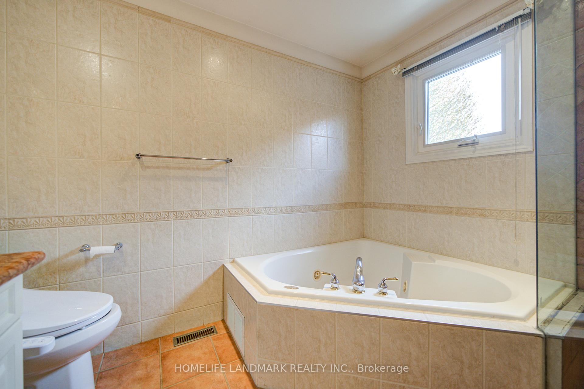 Photo 30 of 375 Manhattan Drive, Markham, Markville — HOMEH