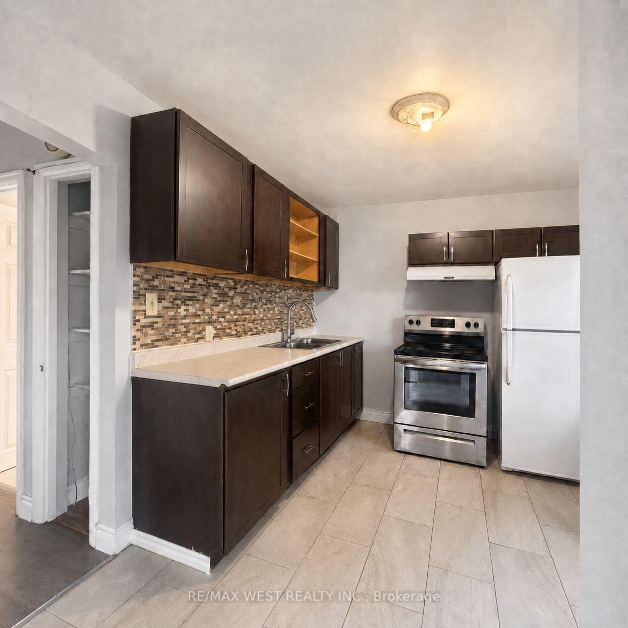 Photo 6 of Unit Main & 2nd, 53 Shadyside Avenue, Hamilton, Burkholme — HOMEH