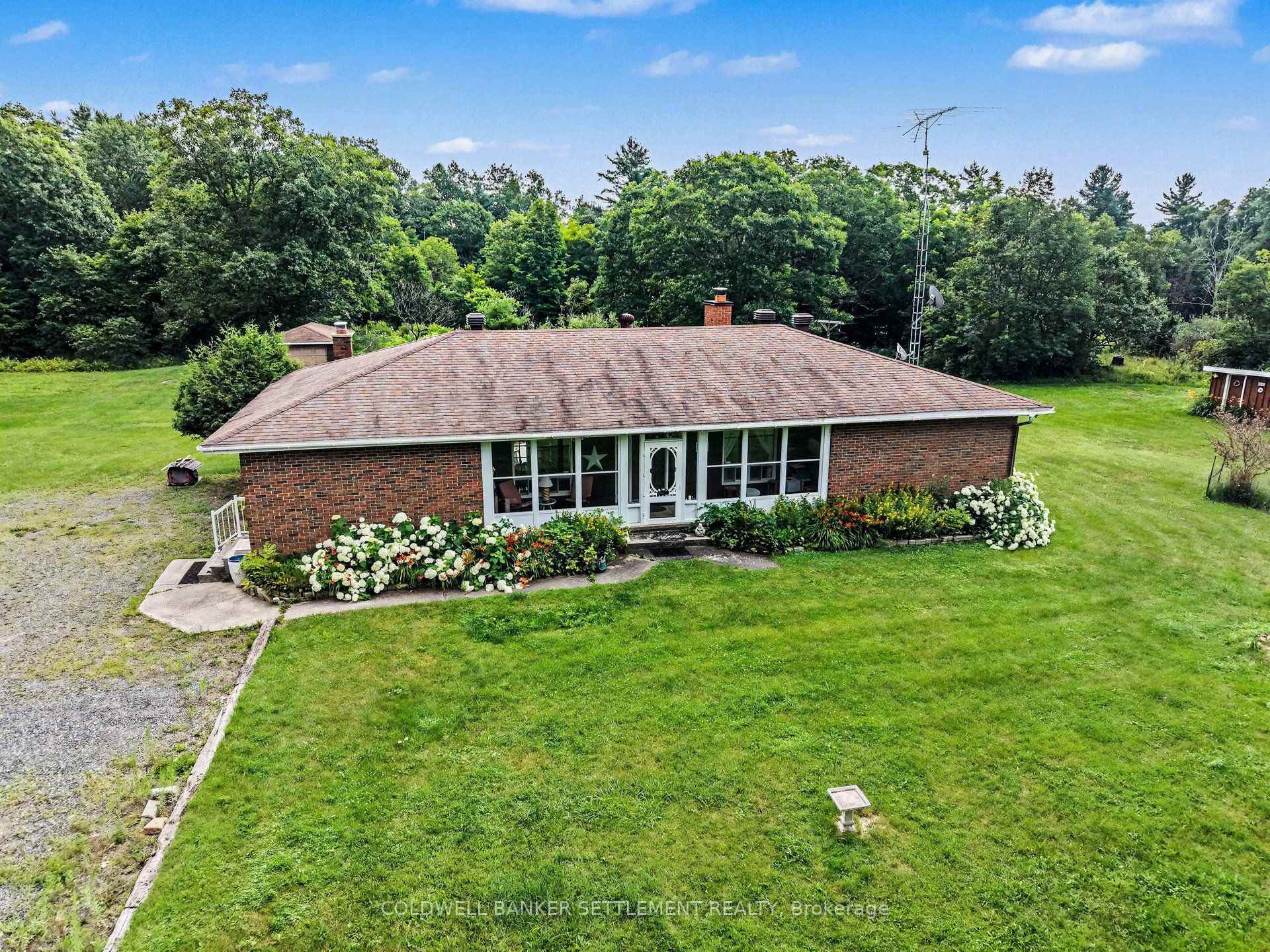 Photo 2 of 343 Ennis Road, Tay Valley, Bathurst/Burgess & Sherbrooke (Bathurst) Twp — HOMEH