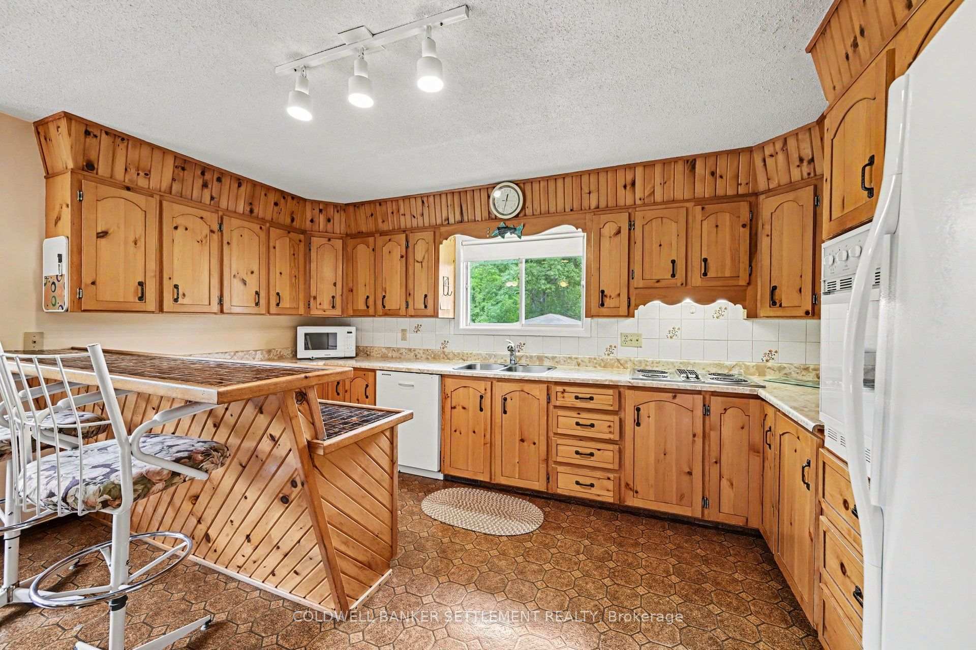 Photo 20 of 343 Ennis Road, Tay Valley, Bathurst/Burgess & Sherbrooke (Bathurst) Twp — HOMEH