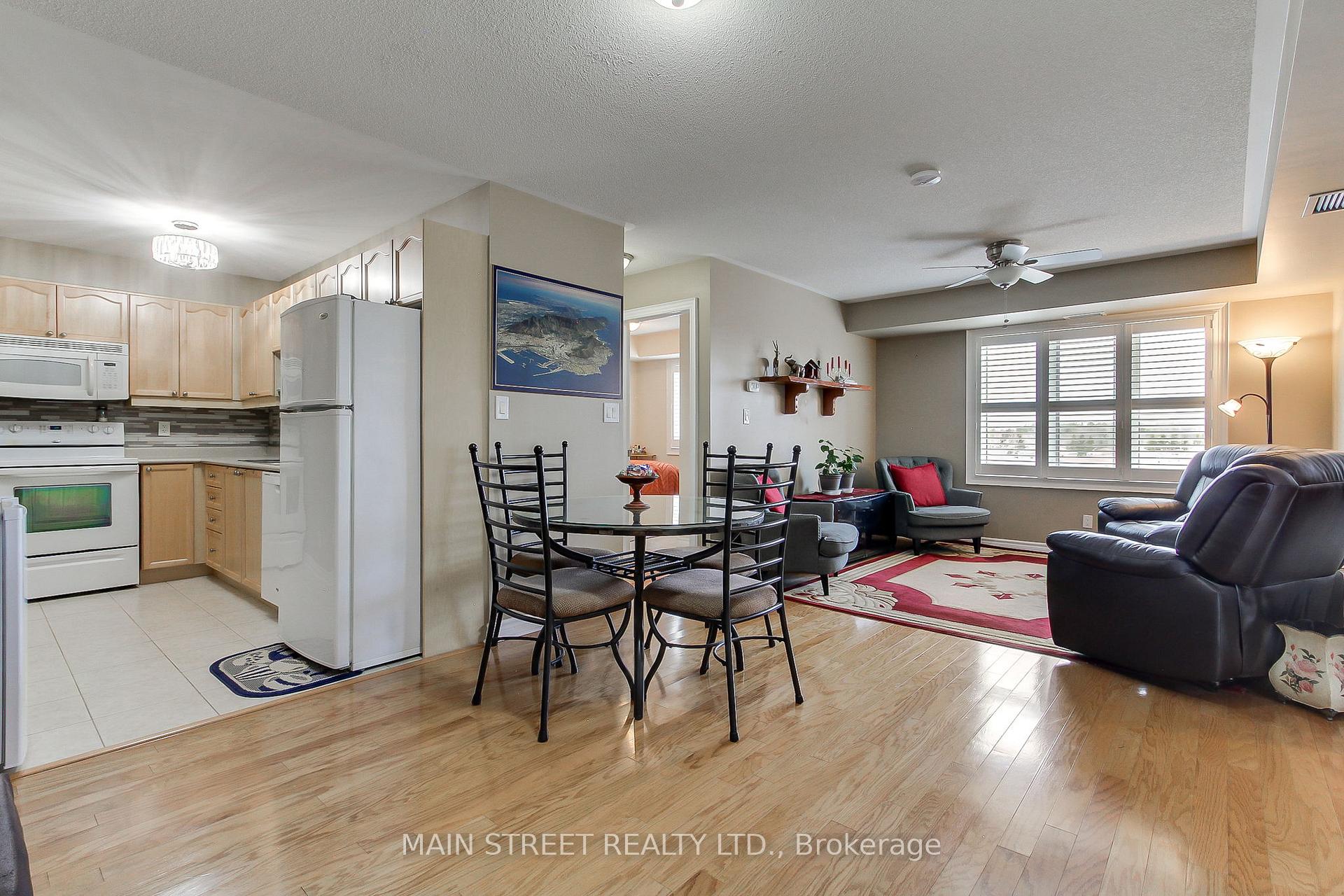 Front of Unit 305, 500 Mapleview Drive W