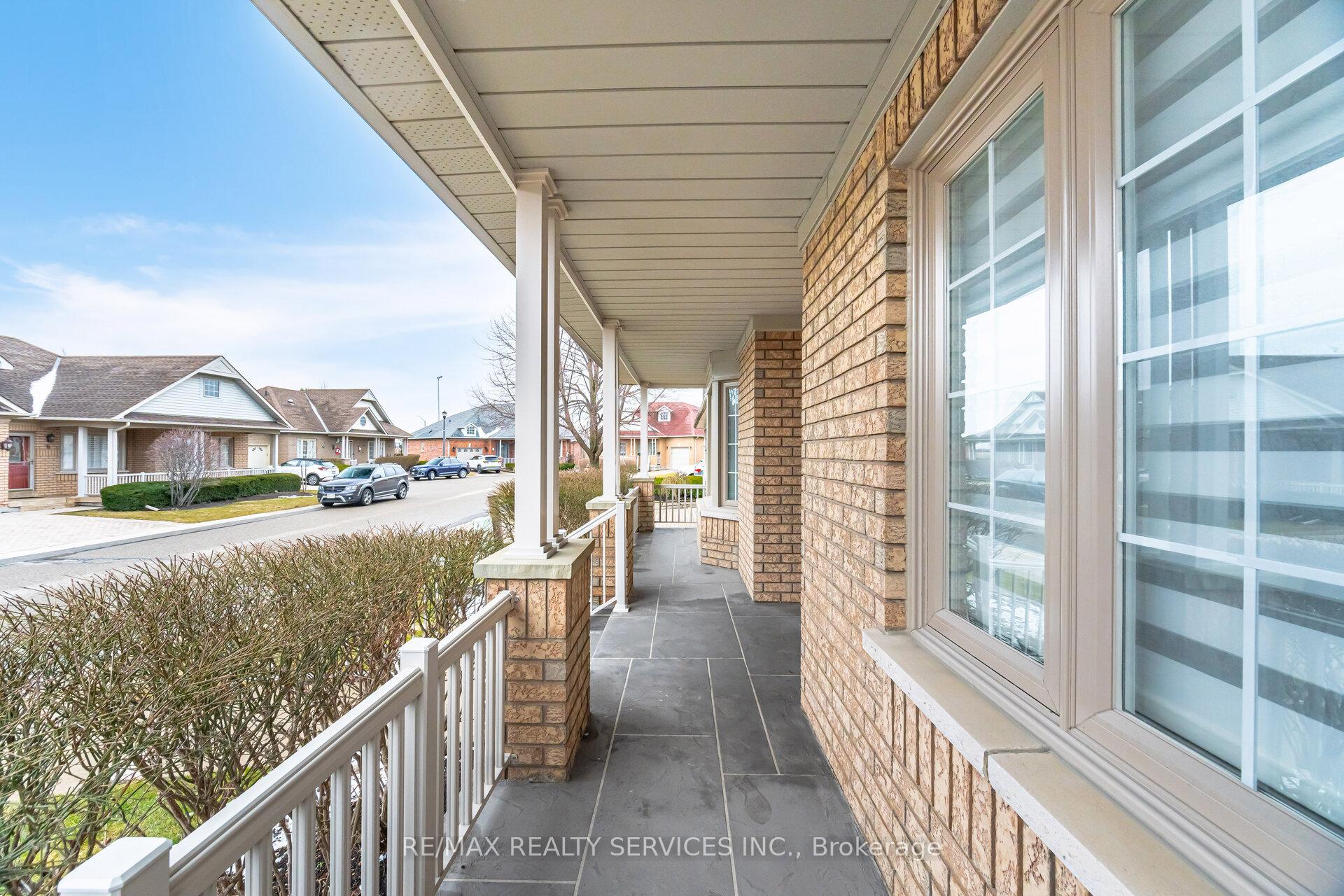 Photo 3 of 3 Tuscany Lane, Brampton, Sandringham-Wellington — HOMEH