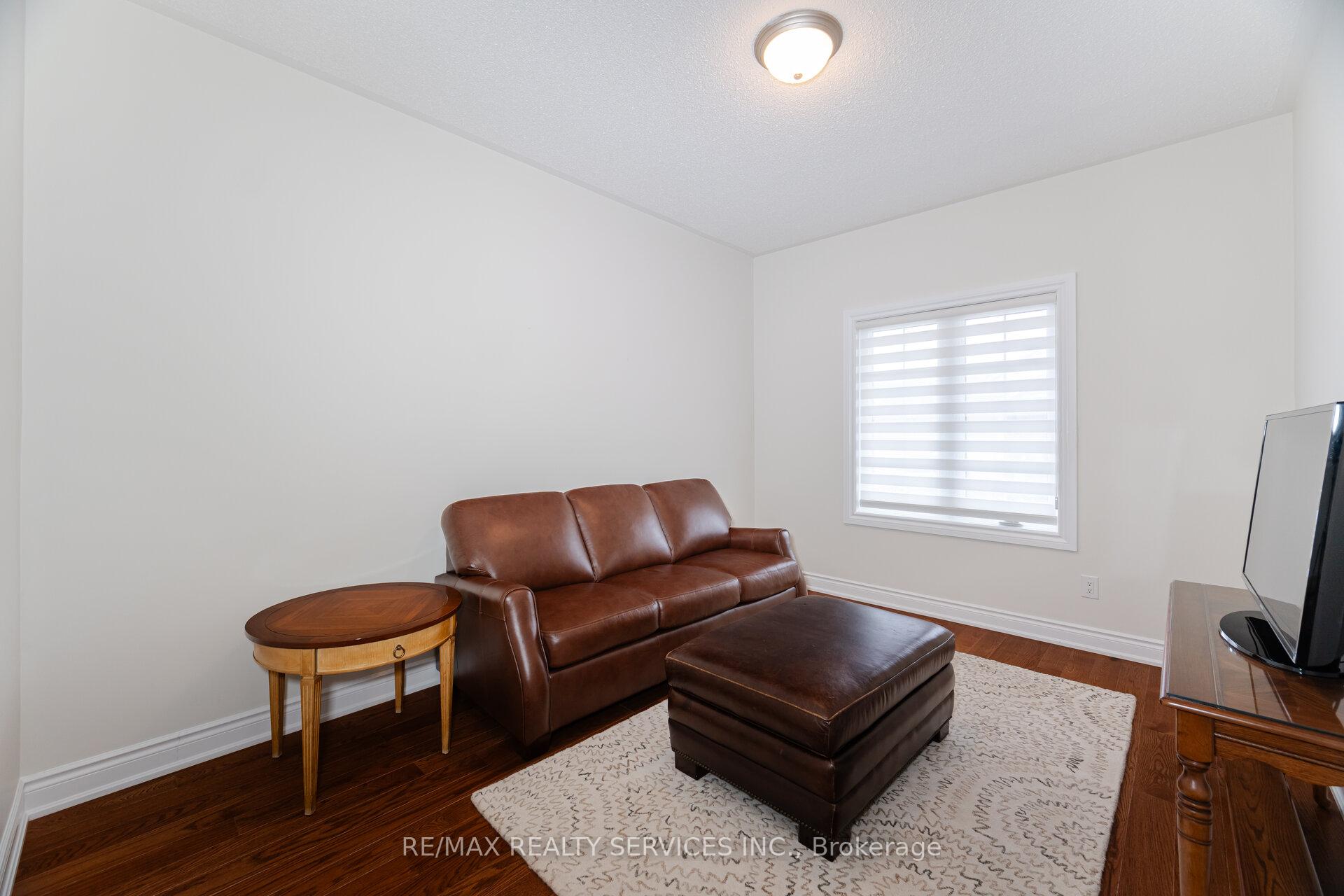 Photo 6 of 3 Tuscany Lane, Brampton, Sandringham-Wellington — HOMEH