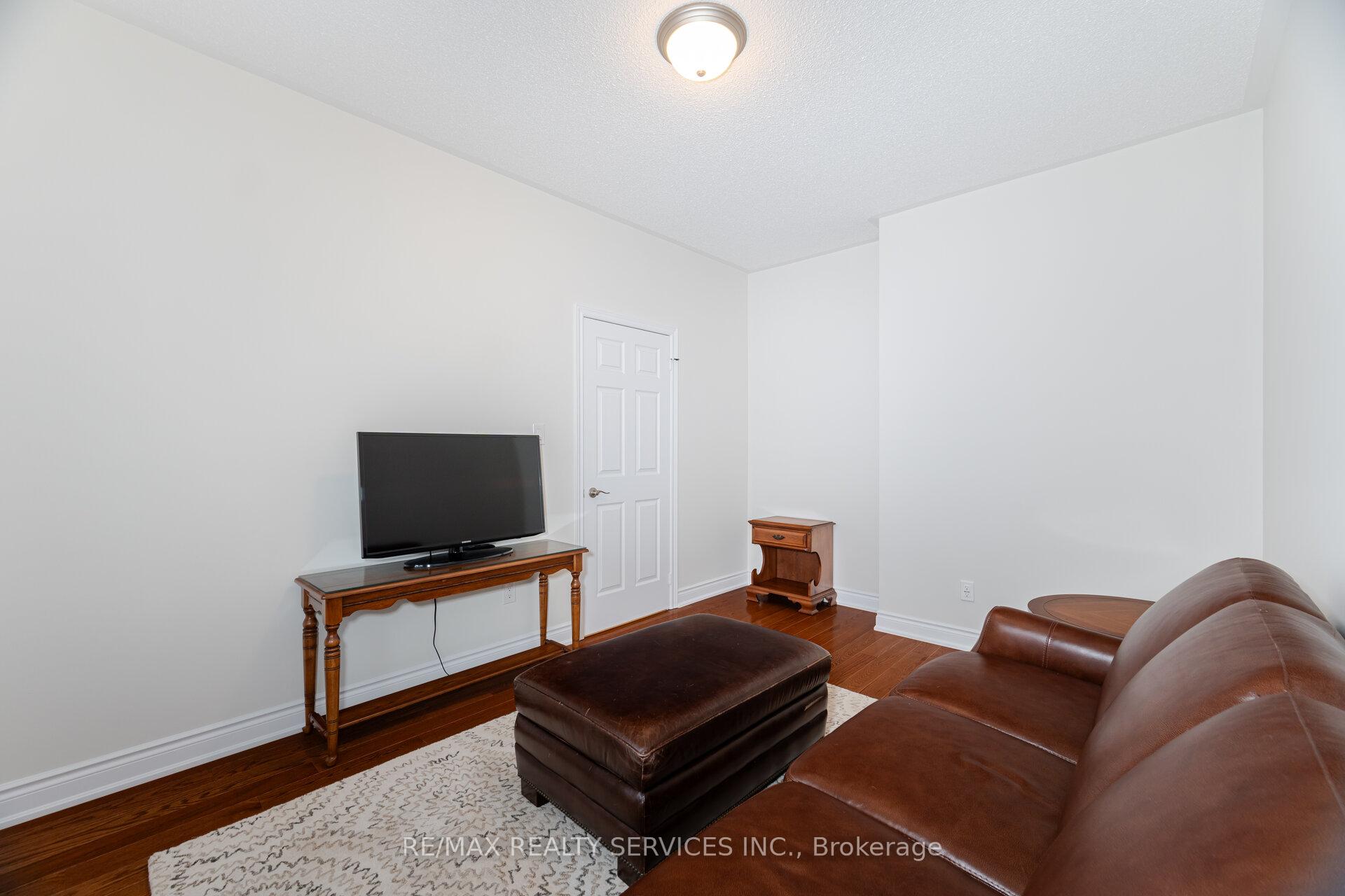 Photo 7 of 3 Tuscany Lane, Brampton, Sandringham-Wellington — HOMEH