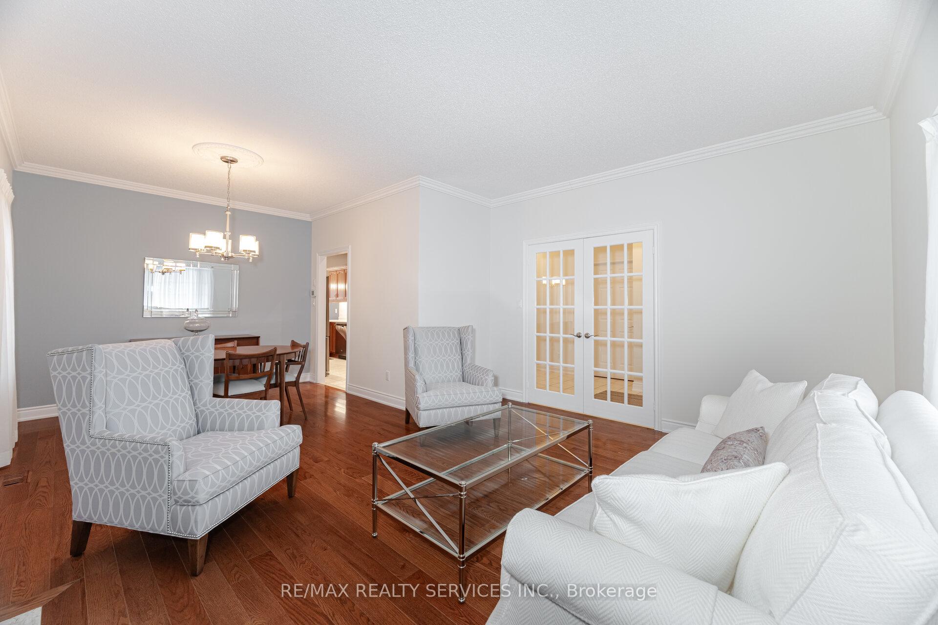 Photo 10 of 3 Tuscany Lane, Brampton, Sandringham-Wellington — HOMEH