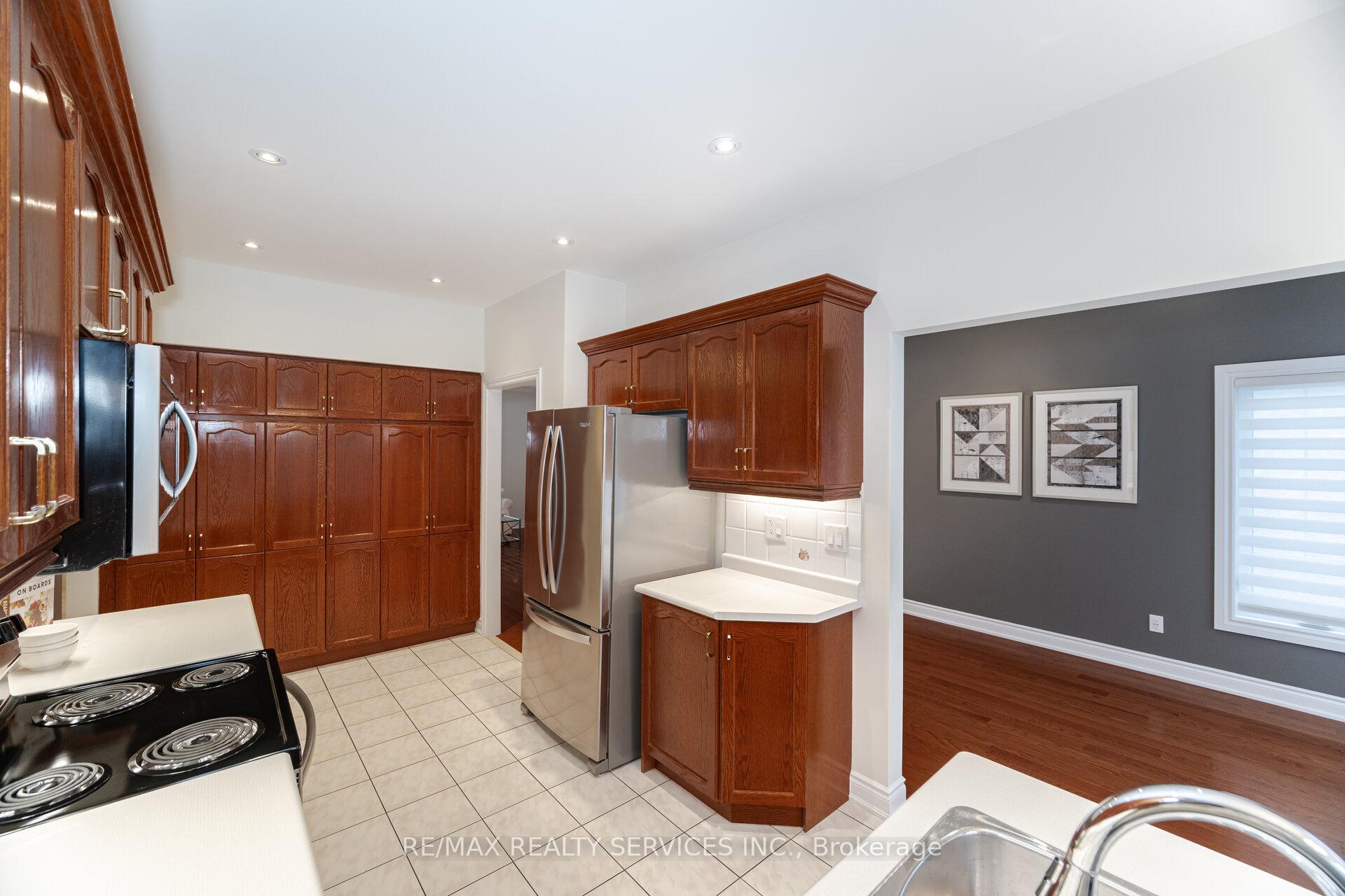 Photo 15 of 3 Tuscany Lane, Brampton, Sandringham-Wellington — HOMEH