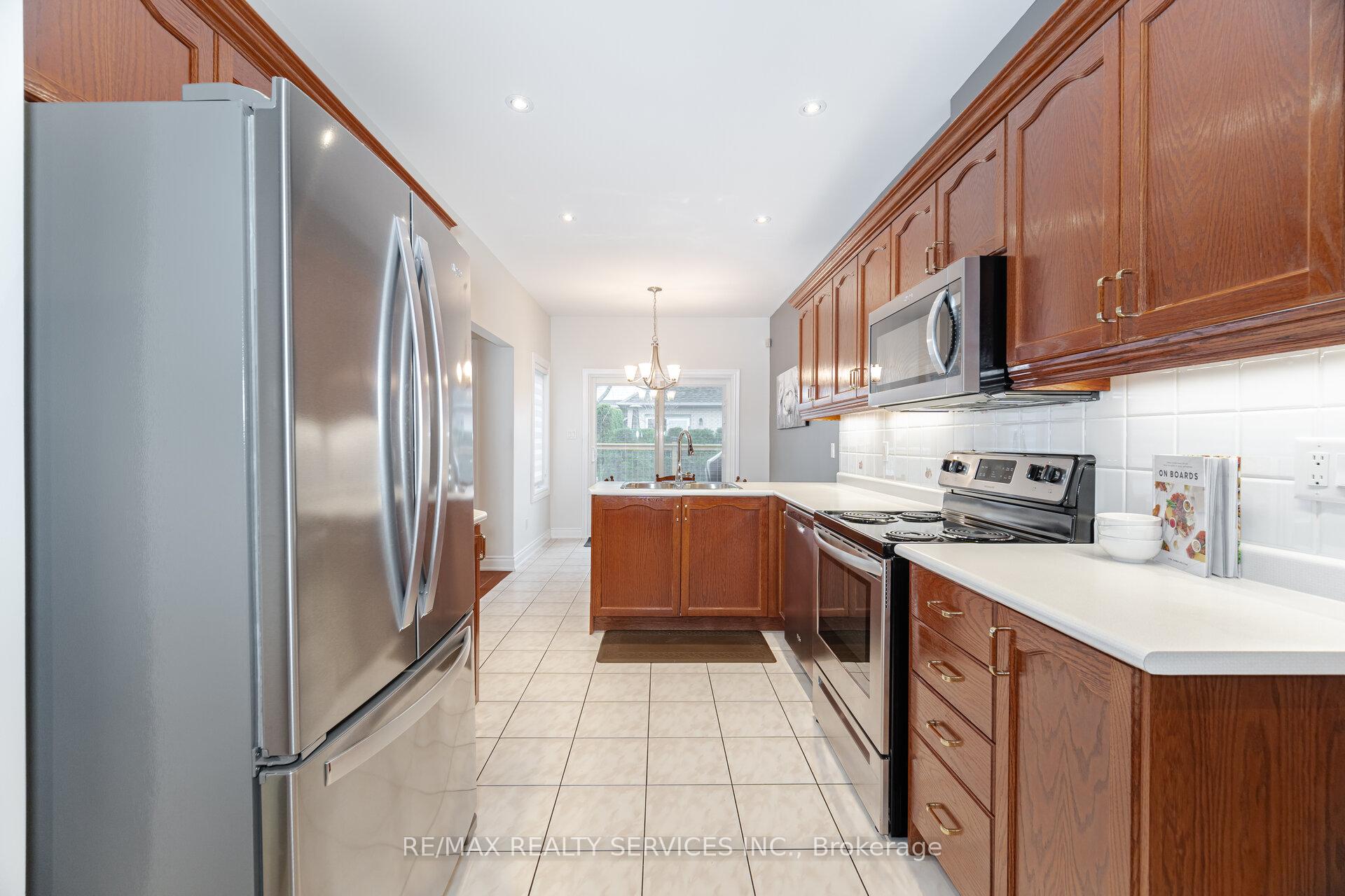 Photo 16 of 3 Tuscany Lane, Brampton, Sandringham-Wellington — HOMEH