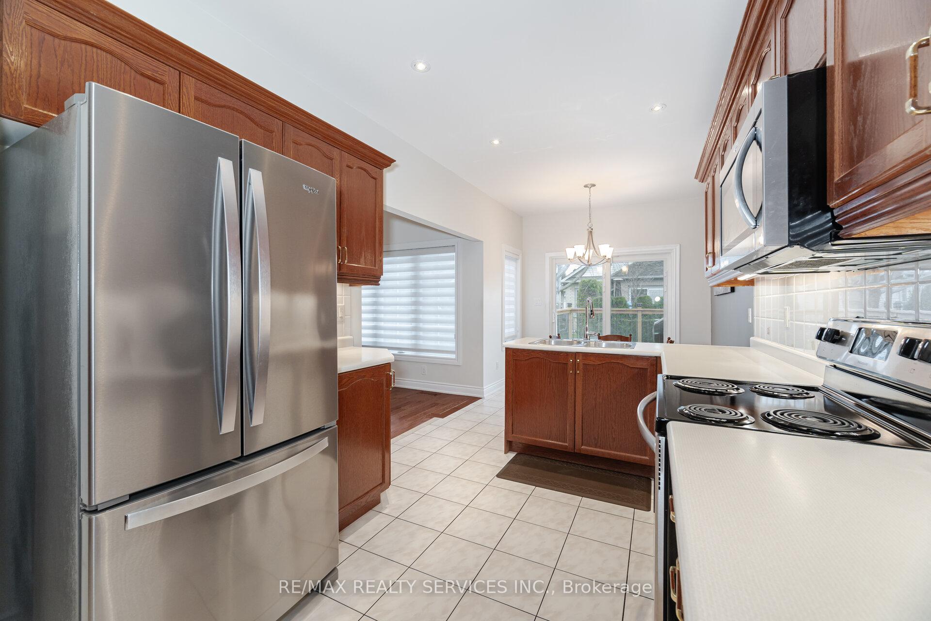 Photo 17 of 3 Tuscany Lane, Brampton, Sandringham-Wellington — HOMEH