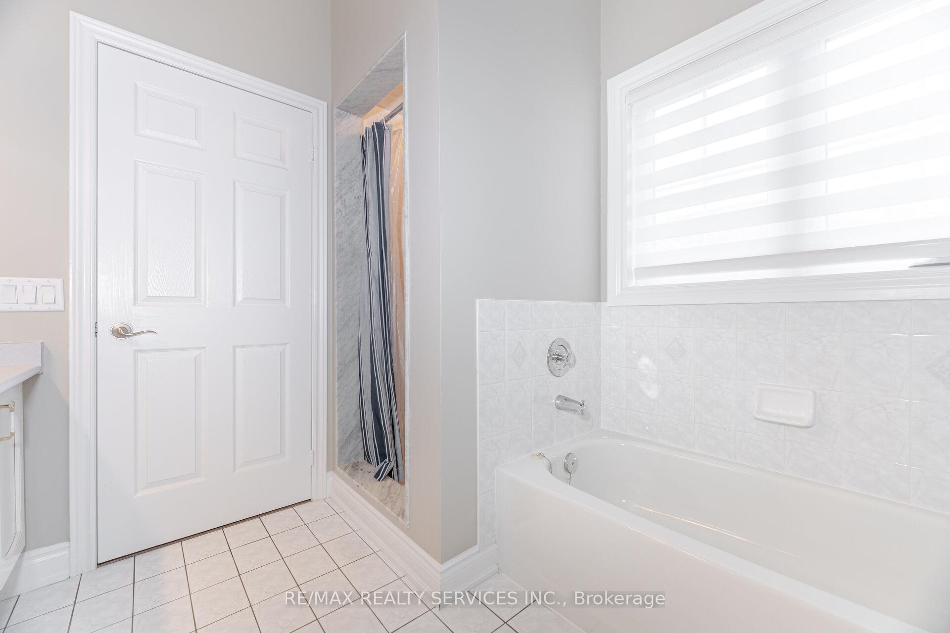 Photo 31 of 3 Tuscany Lane, Brampton, Sandringham-Wellington — HOMEH