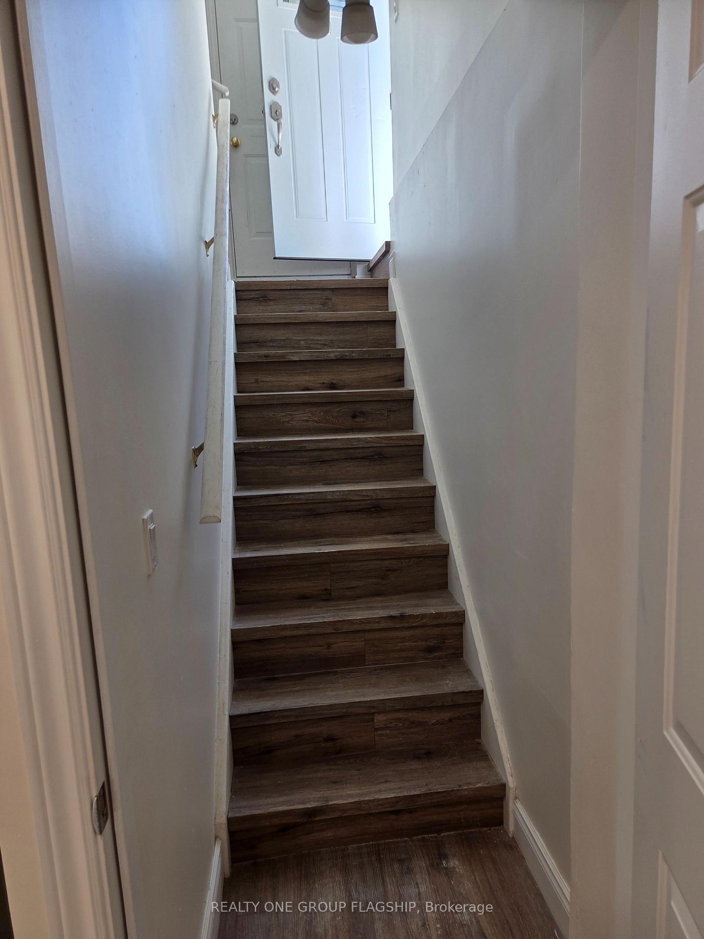 Photo 2 of 904 Copper Leaf Crescent, Kitchener, Larentian West — HOMEH