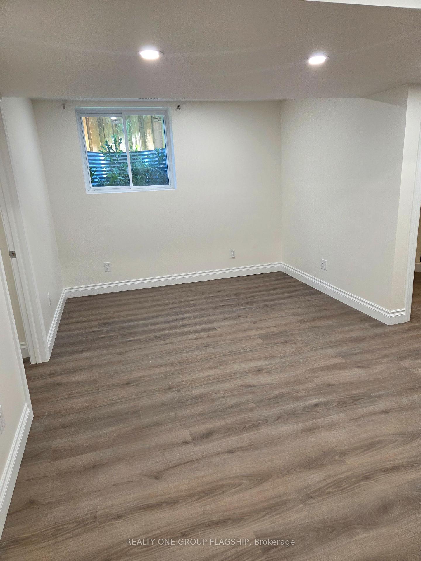 Photo 8 of 904 Copper Leaf Crescent, Kitchener, Larentian West — HOMEH