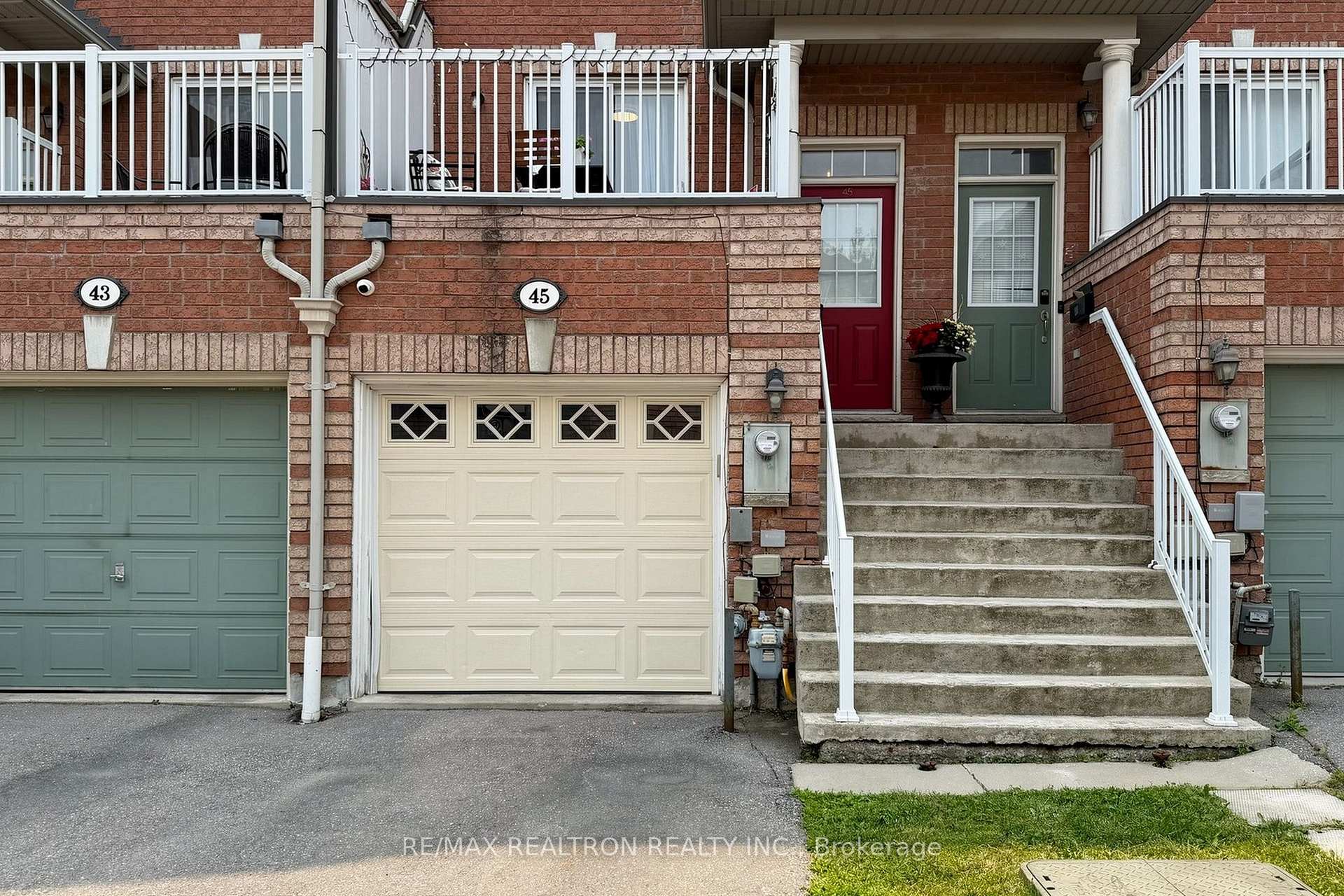 Photo 2 of 45 Beograd Gardens, North York, Briar Hill-Belgravia — HOMEH