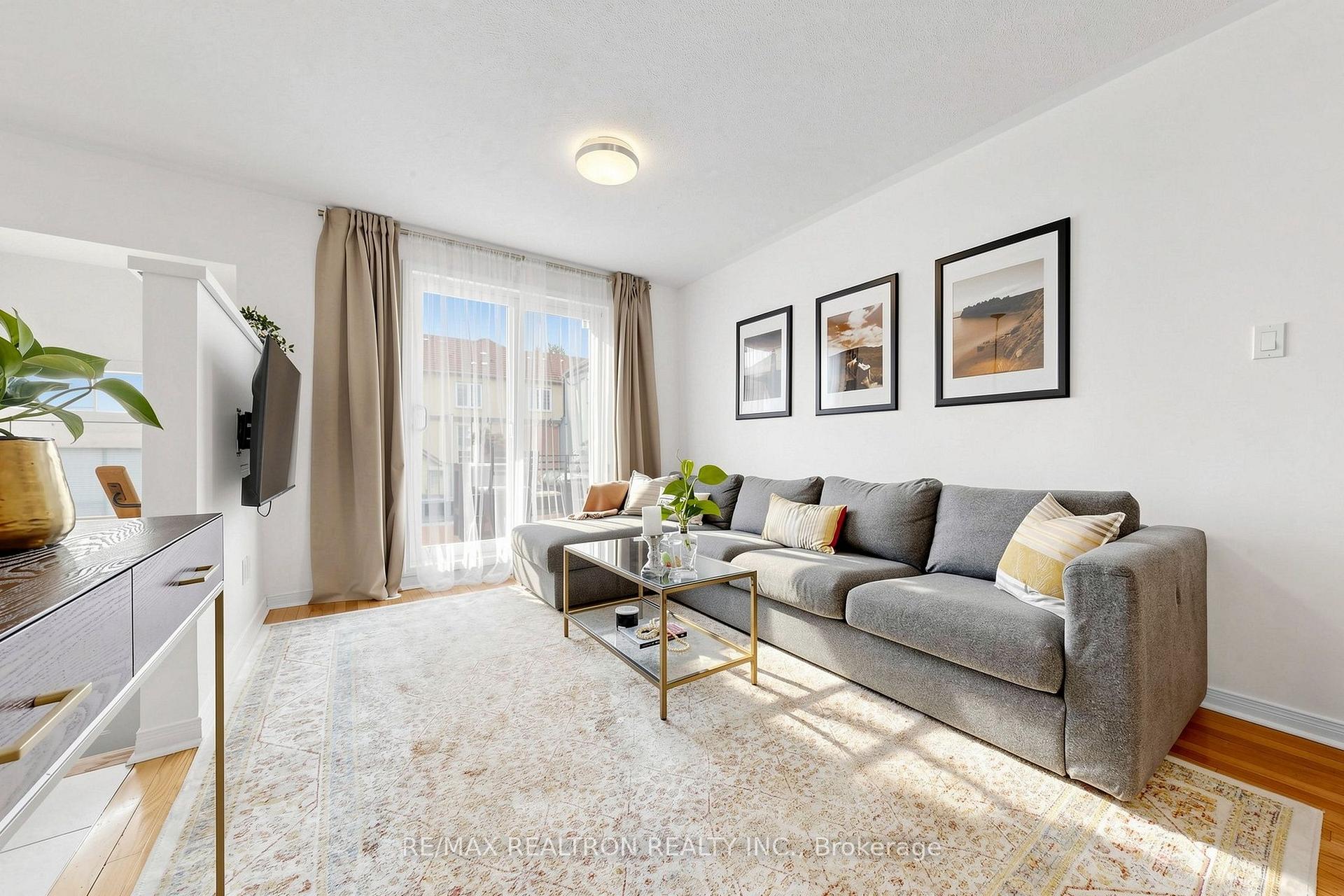 Photo 3 of 45 Beograd Gardens, North York, Briar Hill-Belgravia — HOMEH