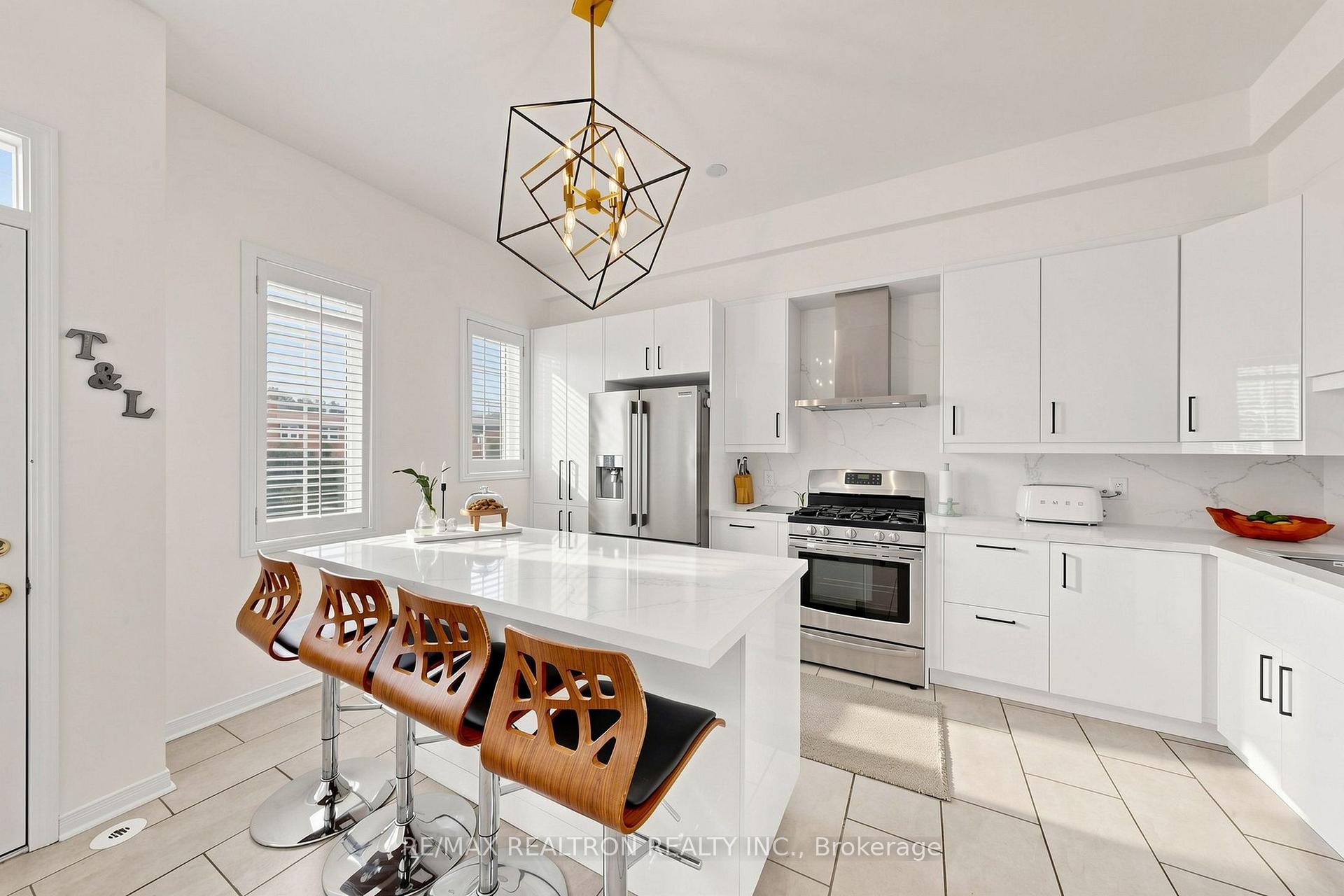 Photo 7 of 45 Beograd Gardens, North York, Briar Hill-Belgravia — HOMEH