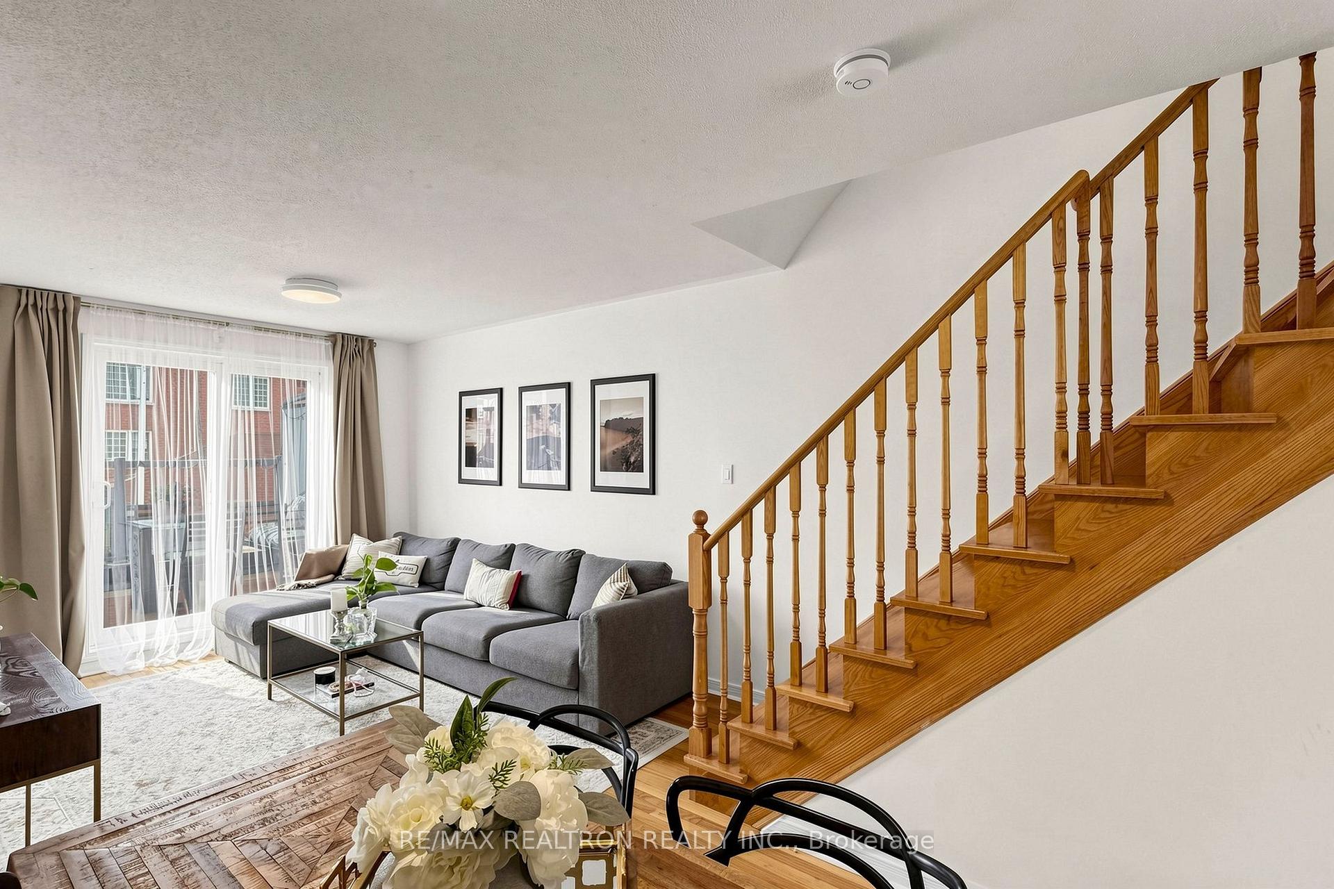 Photo 9 of 45 Beograd Gardens, North York, Briar Hill-Belgravia — HOMEH