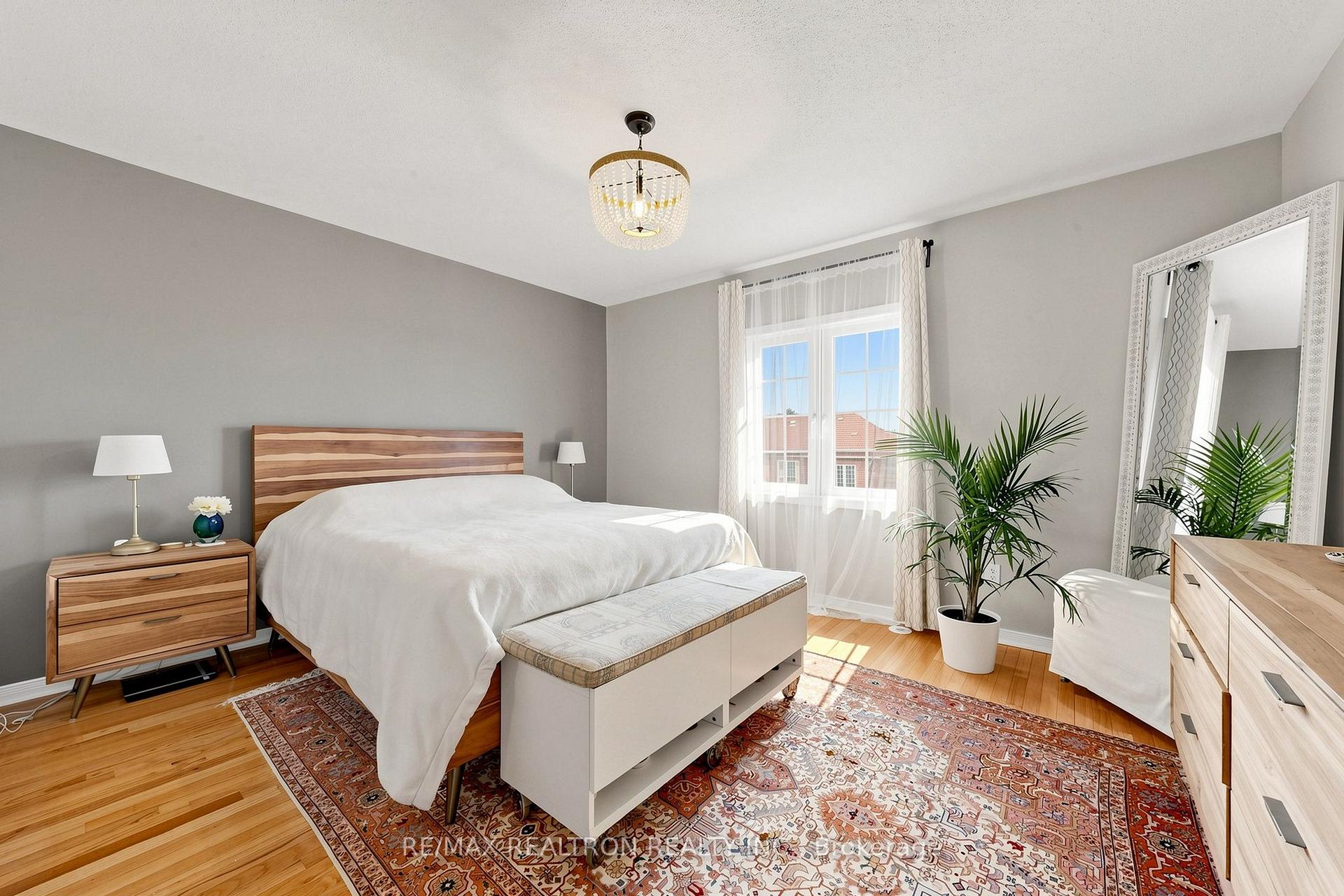 Photo 10 of 45 Beograd Gardens, North York, Briar Hill-Belgravia — HOMEH