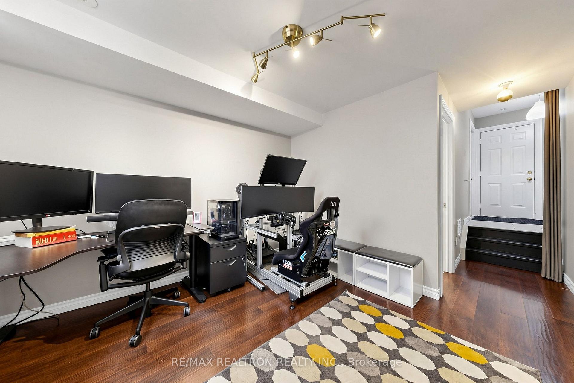 Photo 21 of 45 Beograd Gardens, North York, Briar Hill-Belgravia — HOMEH