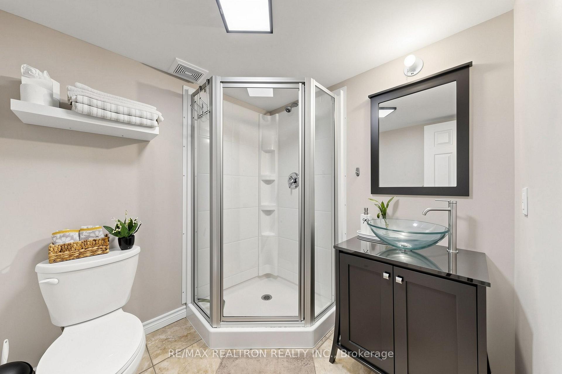 Photo 22 of 45 Beograd Gardens, North York, Briar Hill-Belgravia — HOMEH