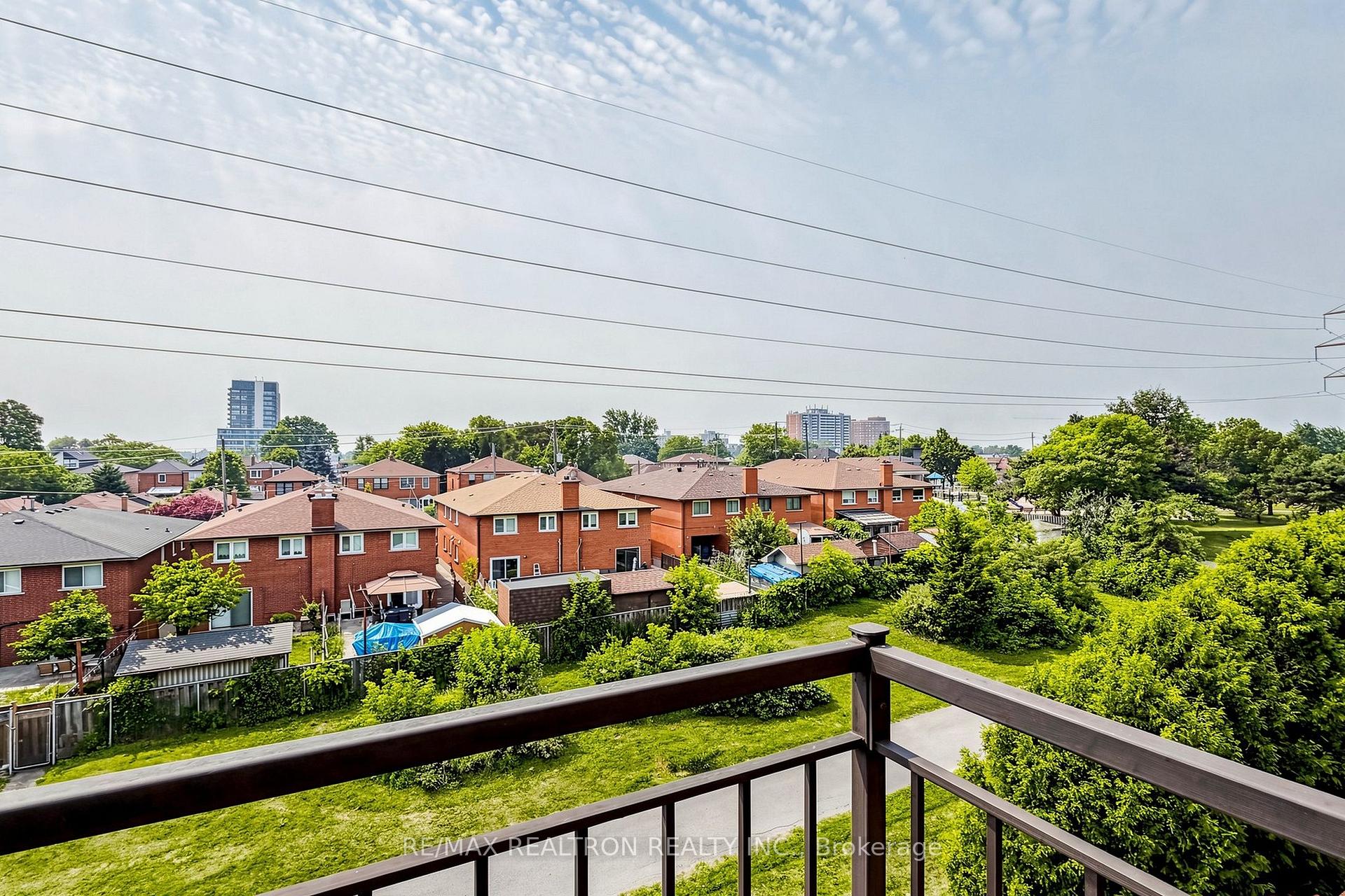 Photo 26 of 45 Beograd Gardens, North York, Briar Hill-Belgravia — HOMEH