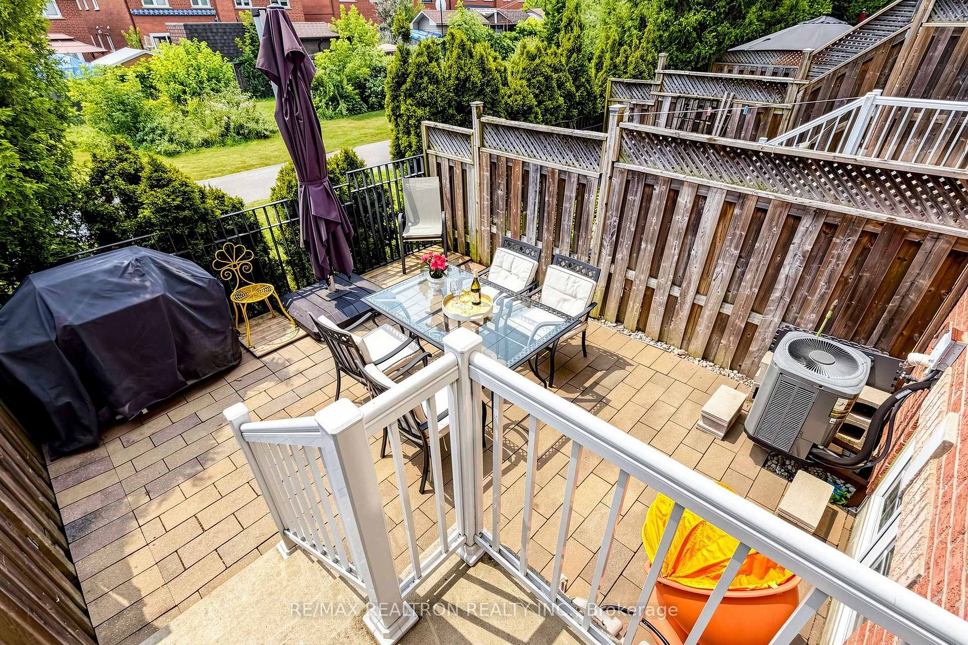 Photo 27 of 45 Beograd Gardens, North York, Briar Hill-Belgravia — HOMEH