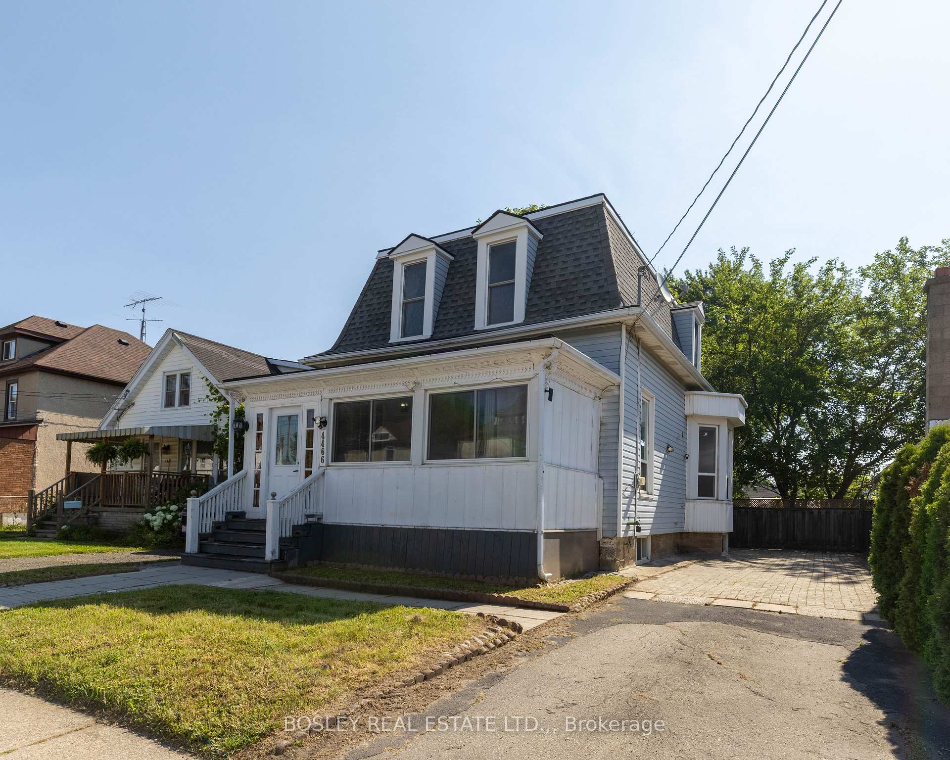 Photo 1 of 4466 Fourth Avenue, Niagara Falls, Downtown — HOMEH