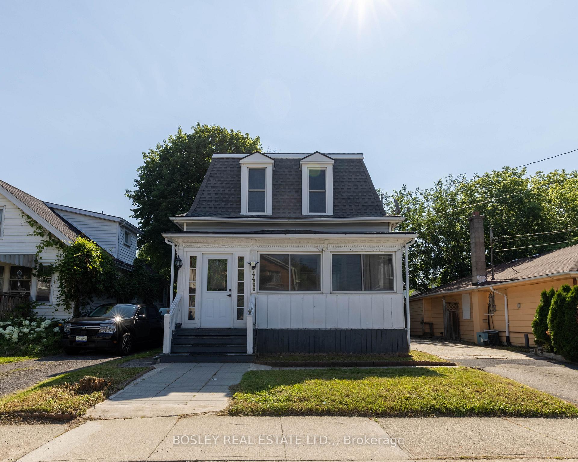 Photo 2 of 4466 Fourth Avenue, Niagara Falls, Downtown — HOMEH