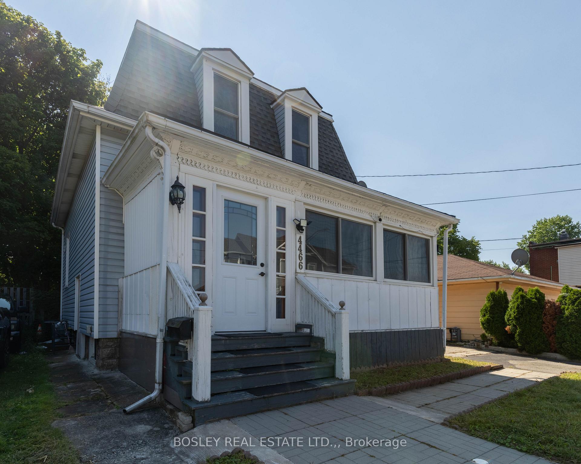 Photo 3 of 4466 Fourth Avenue, Niagara Falls, Downtown — HOMEH