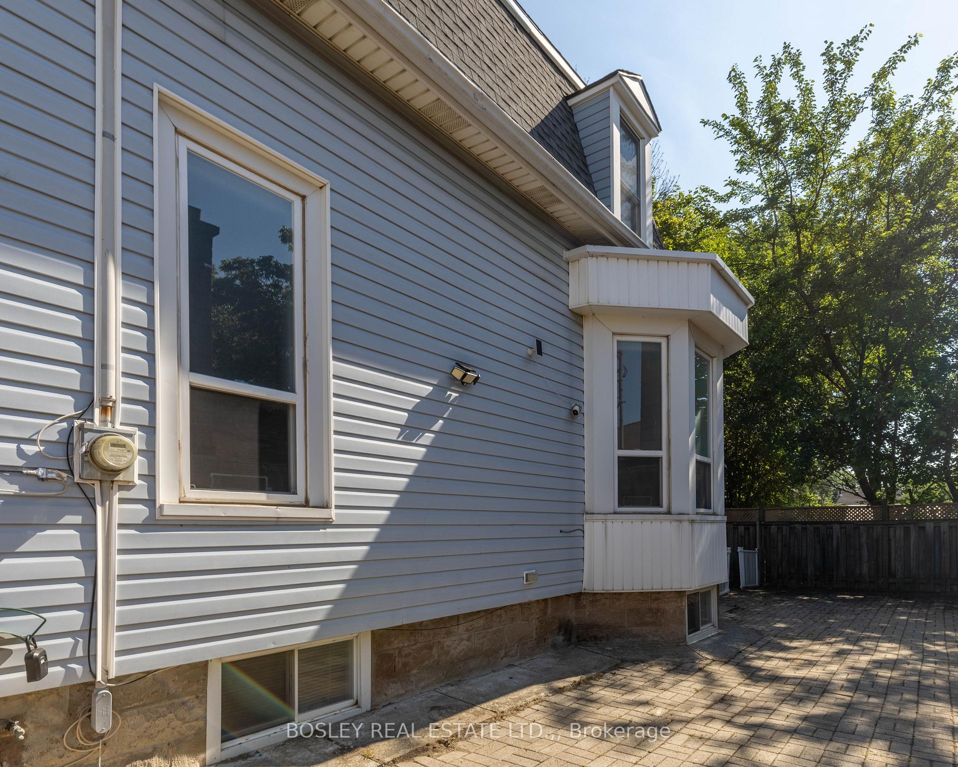 Photo 4 of 4466 Fourth Avenue, Niagara Falls, Downtown — HOMEH