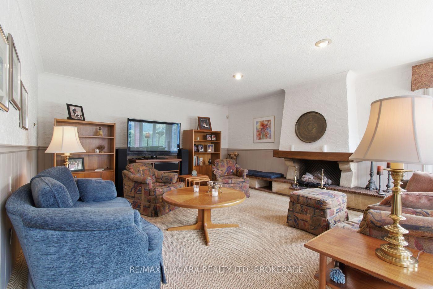 Photo 6 of 82 Lakeshore Road, St. Catharines, Lakeport — HOMEH