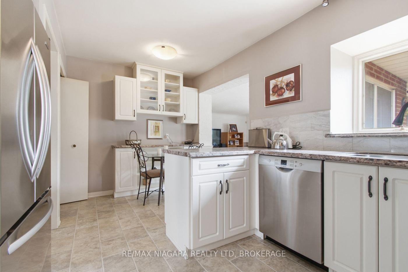 Photo 8 of 82 Lakeshore Road, St. Catharines, Lakeport — HOMEH