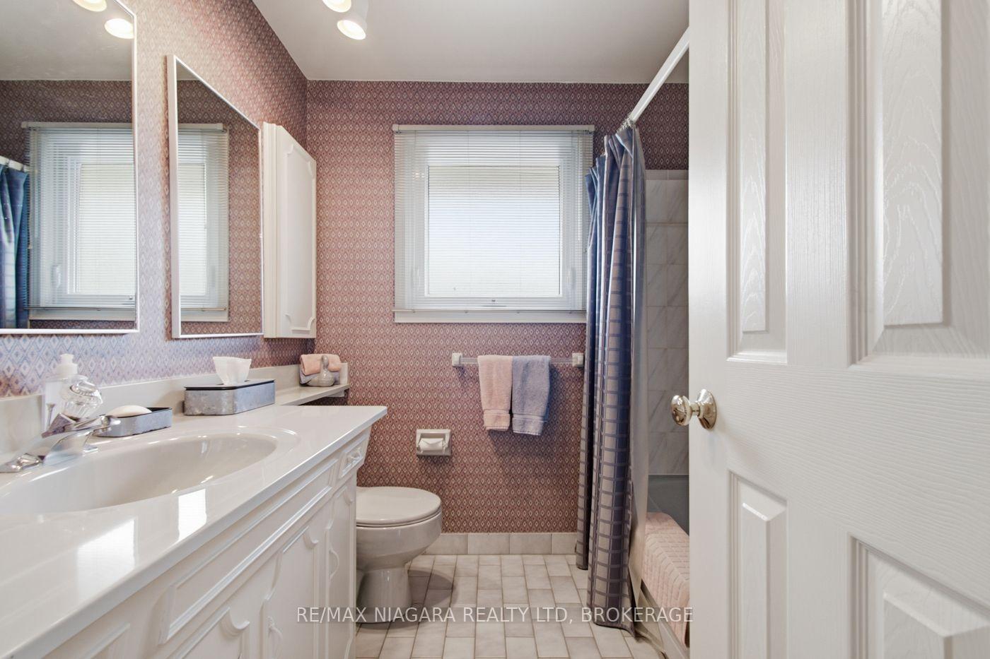 Photo 14 of 82 Lakeshore Road, St. Catharines, Lakeport — HOMEH