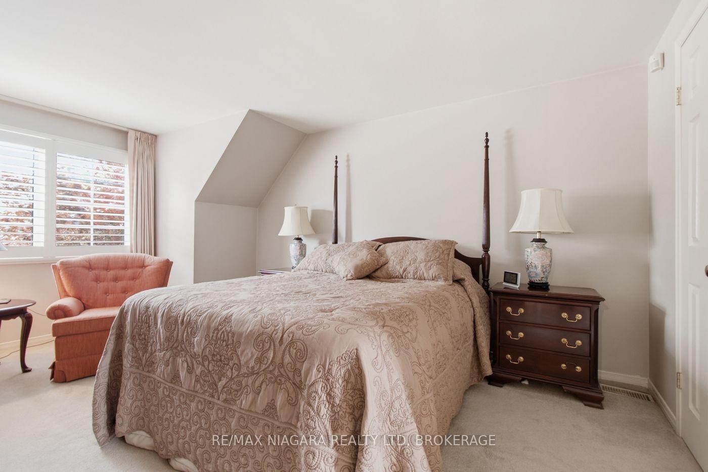 Photo 16 of 82 Lakeshore Road, St. Catharines, Lakeport — HOMEH