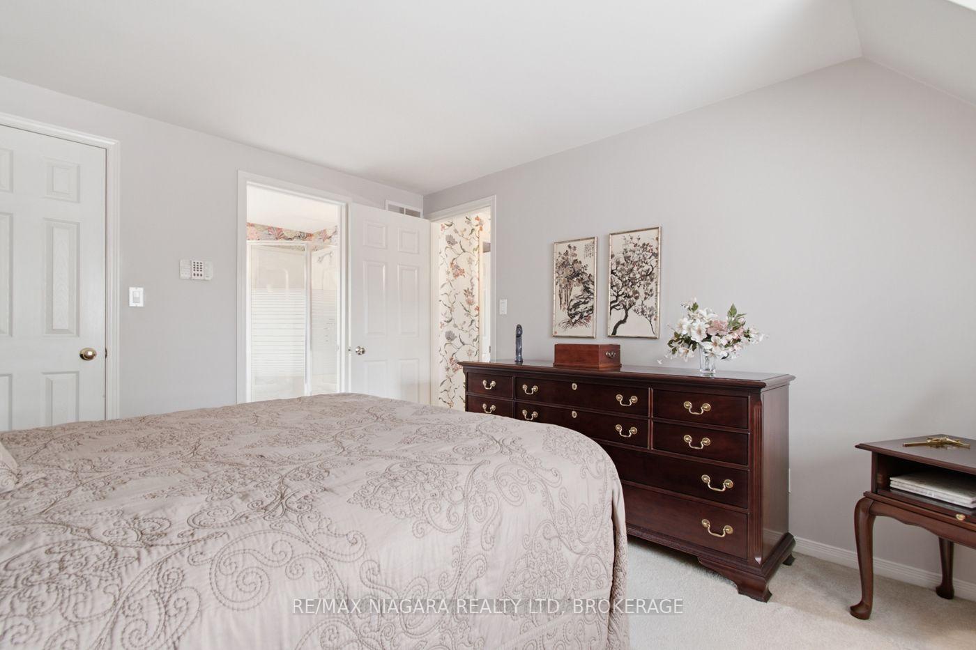 Photo 17 of 82 Lakeshore Road, St. Catharines, Lakeport — HOMEH