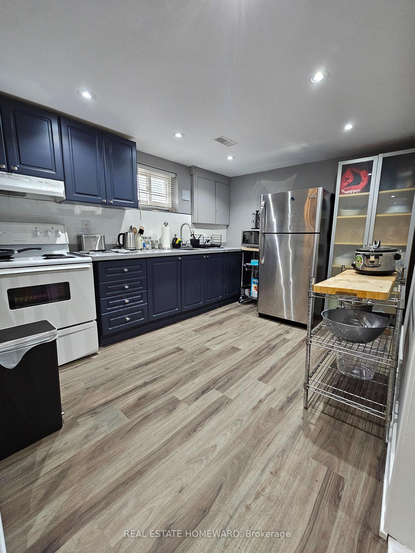Photo 7 of 715 Pharmacy Avenue, Scarborough, Clairlea-Birchmount — HOMEH