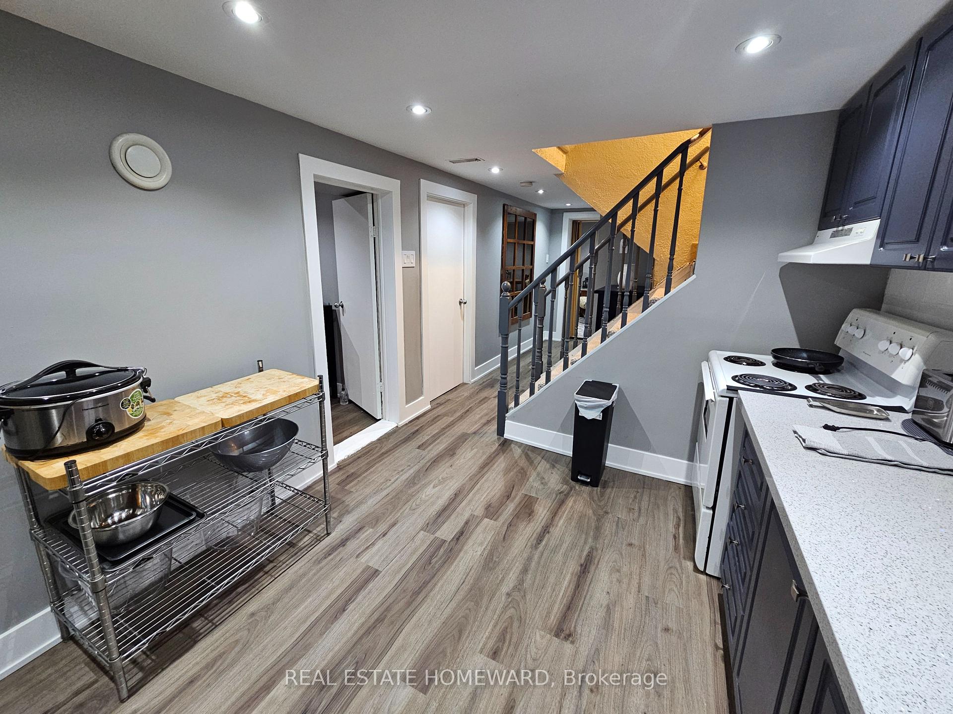 Photo 10 of 715 Pharmacy Avenue, Scarborough, Clairlea-Birchmount — HOMEH