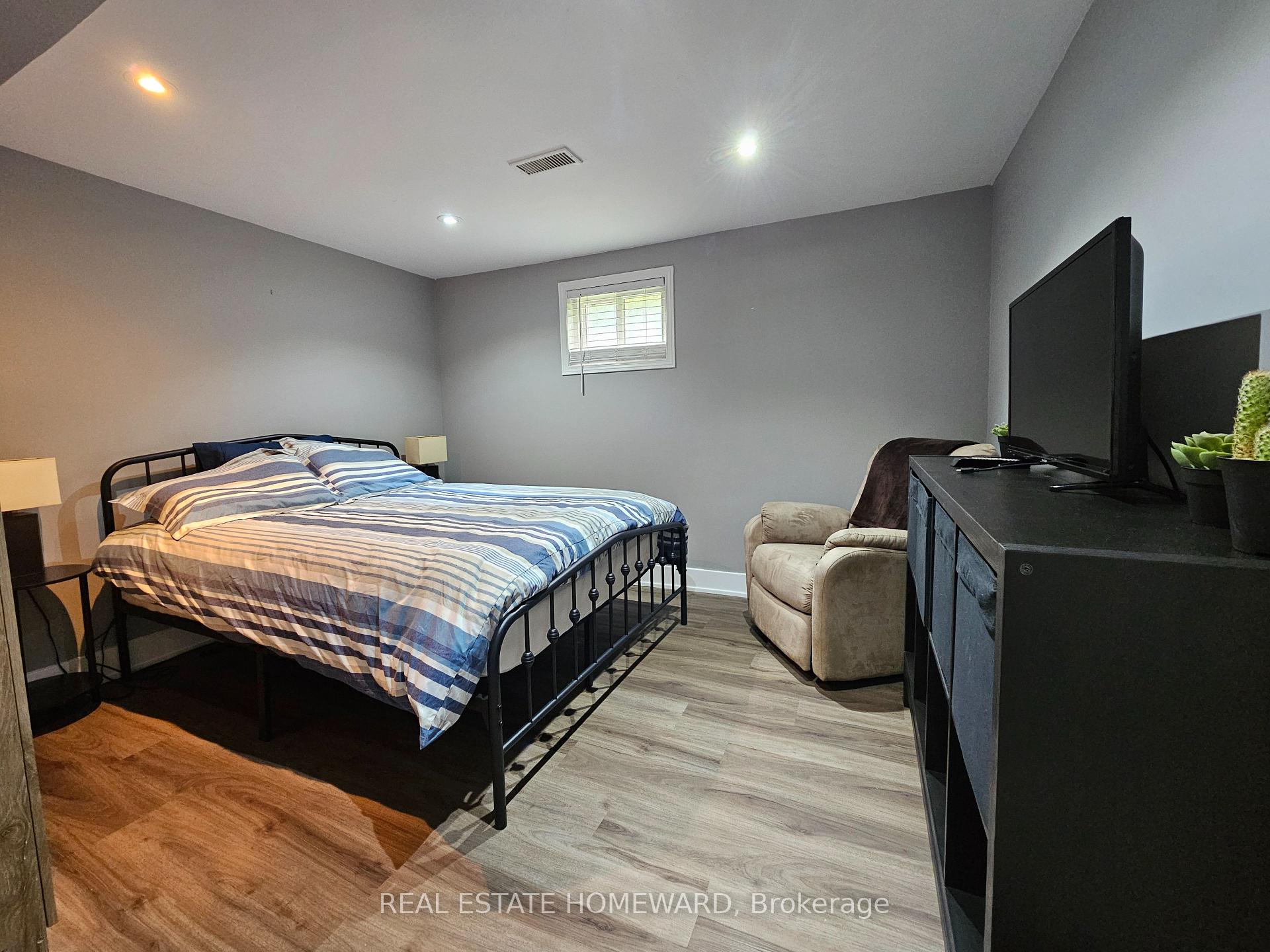 Photo 12 of 715 Pharmacy Avenue, Scarborough, Clairlea-Birchmount — HOMEH