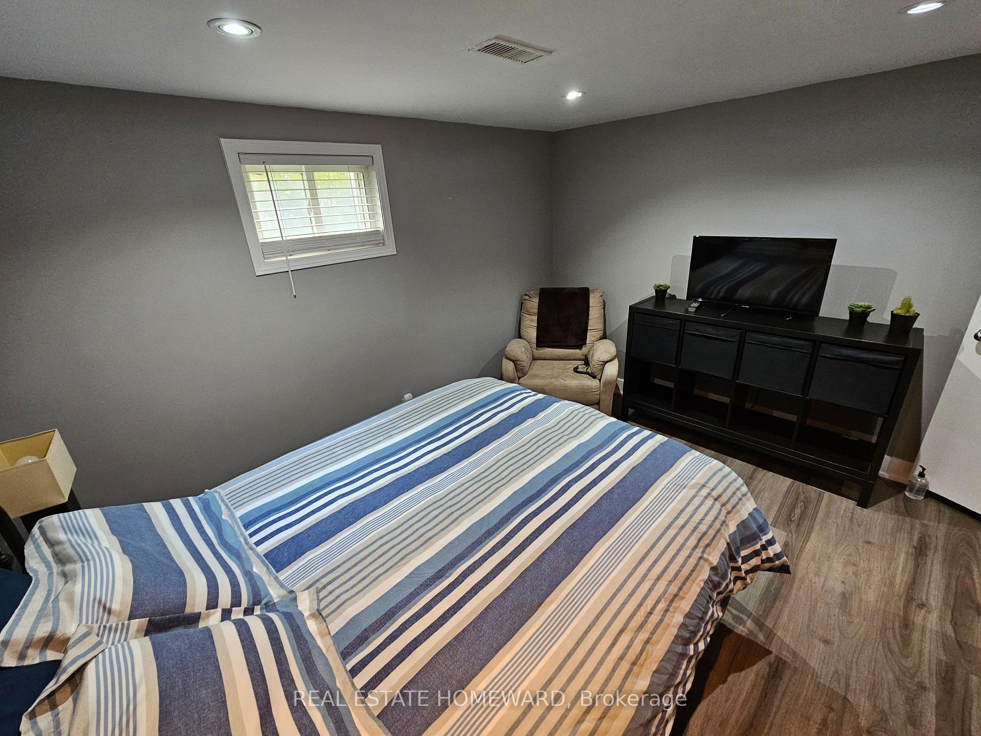 Photo 13 of 715 Pharmacy Avenue, Scarborough, Clairlea-Birchmount — HOMEH