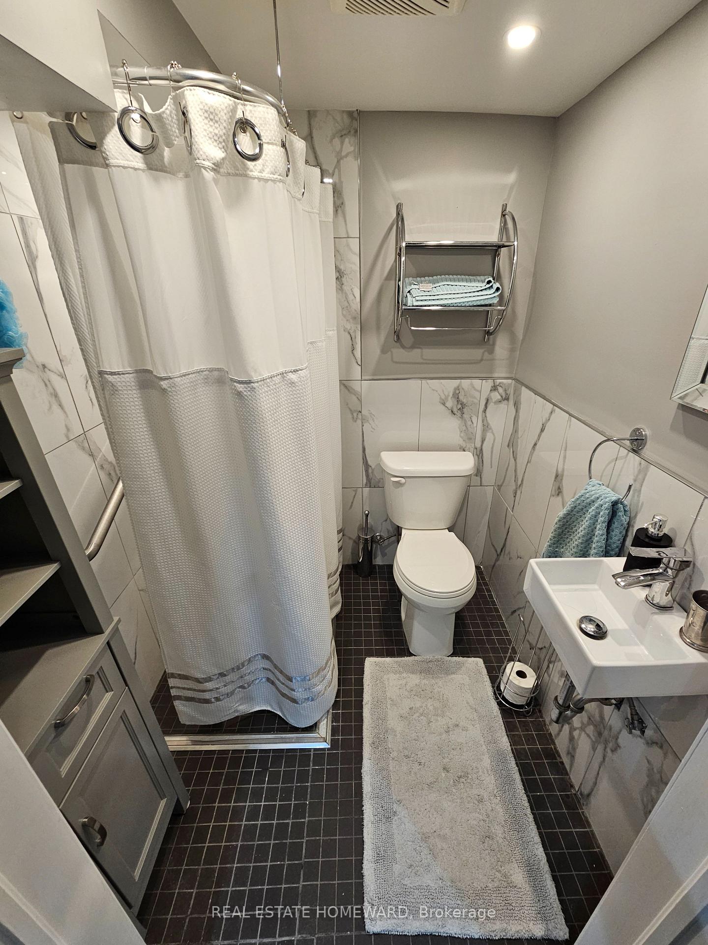 Photo 15 of 715 Pharmacy Avenue, Scarborough, Clairlea-Birchmount — HOMEH