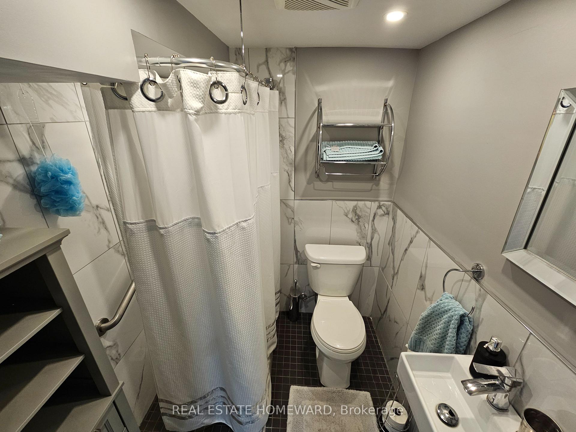 Photo 17 of 715 Pharmacy Avenue, Scarborough, Clairlea-Birchmount — HOMEH