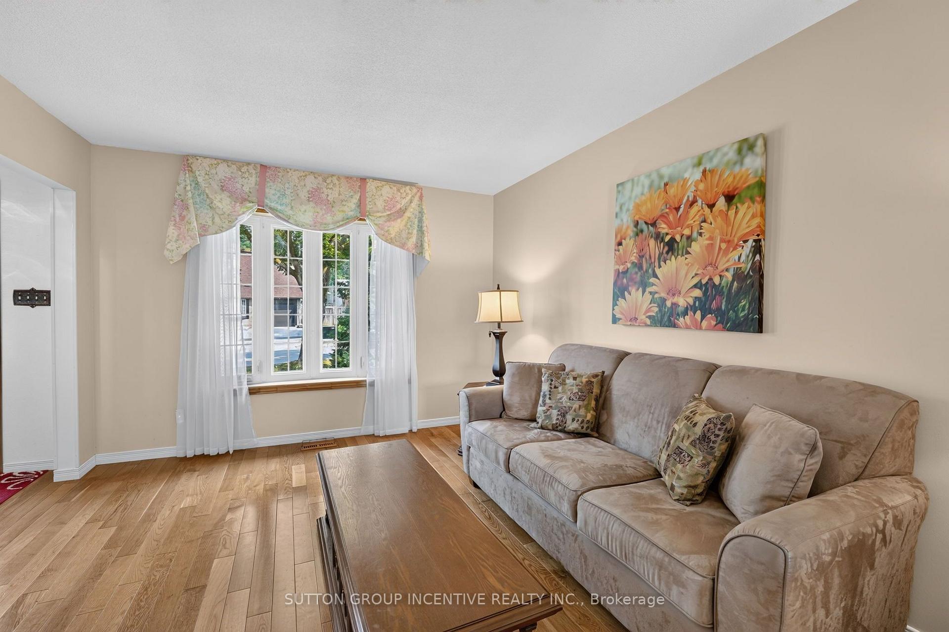 Photo 4 of 63 Heather Street, Barrie, Sunnidale — HOMEH