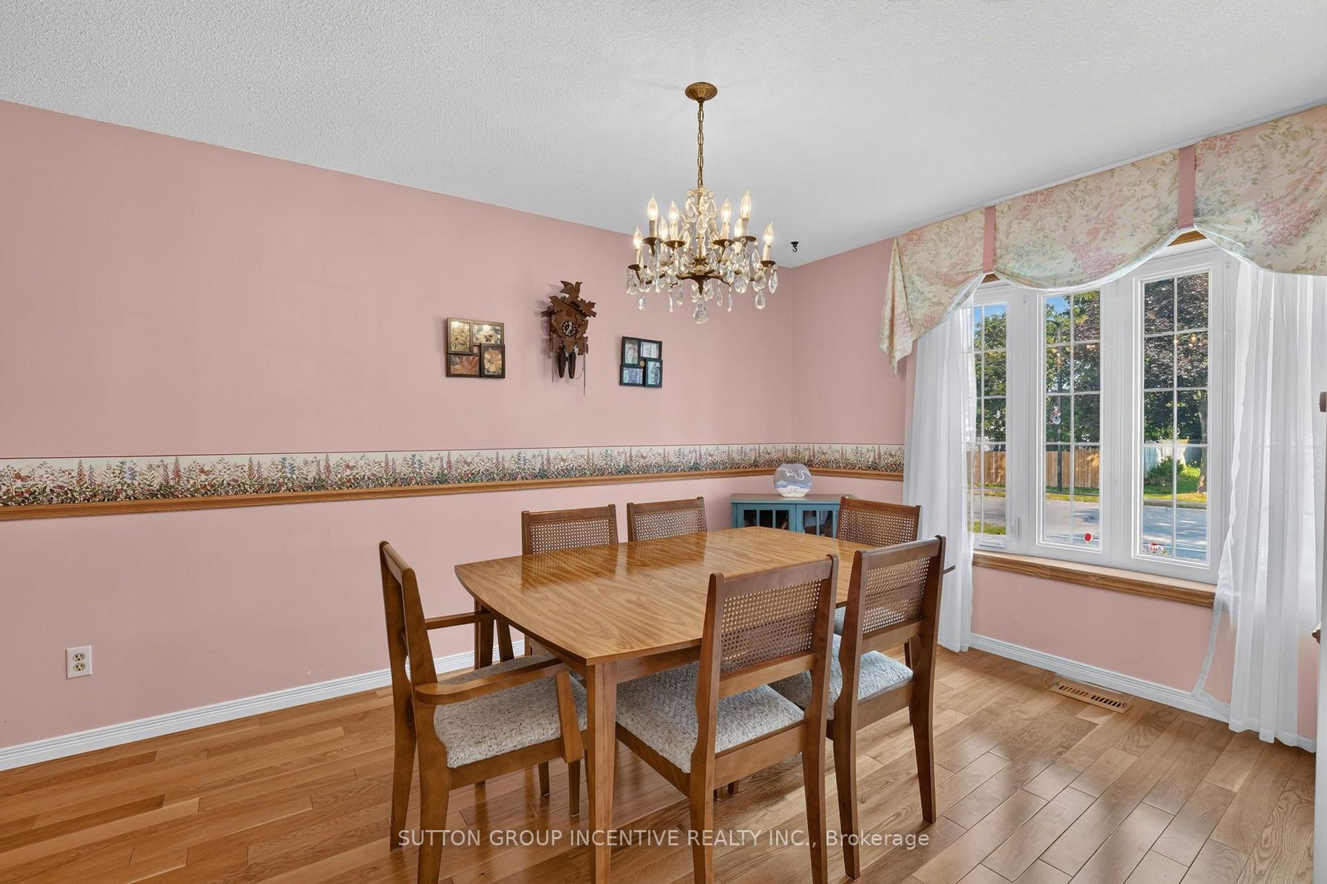 Photo 5 of 63 Heather Street, Barrie, Sunnidale — HOMEH