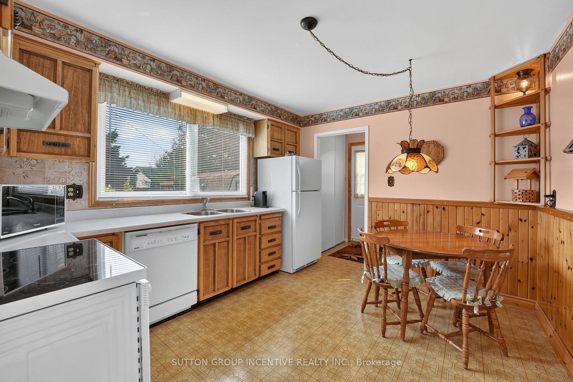 Photo 8 of 63 Heather Street, Barrie, Sunnidale — HOMEH