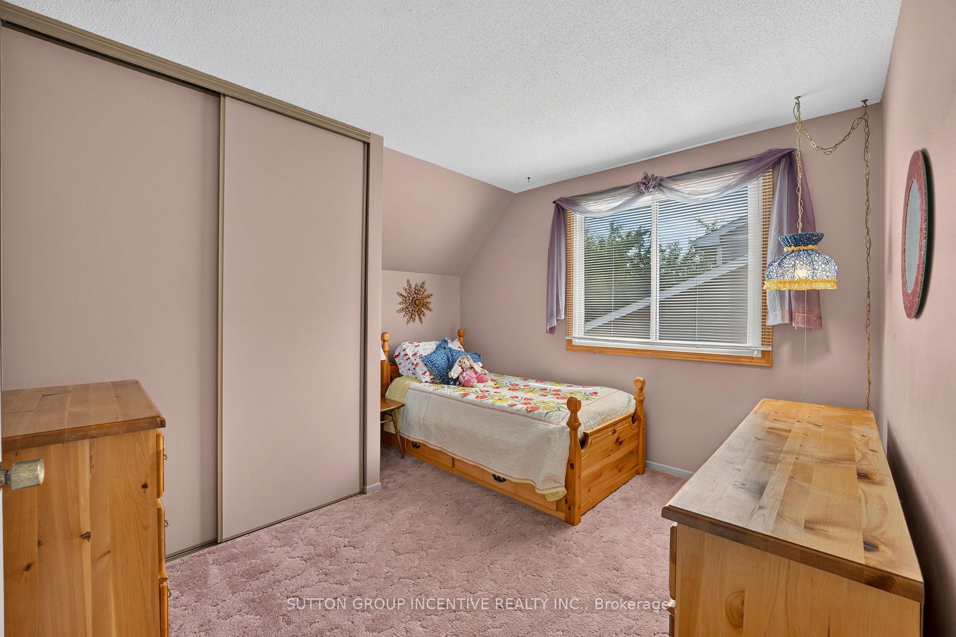 Photo 17 of 63 Heather Street, Barrie, Sunnidale — HOMEH