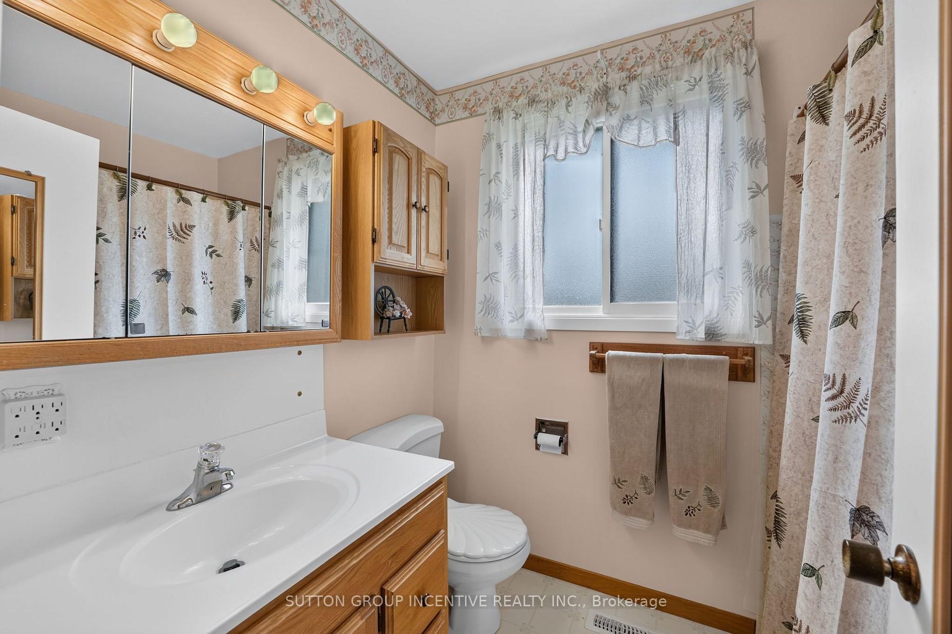 Photo 20 of 63 Heather Street, Barrie, Sunnidale — HOMEH