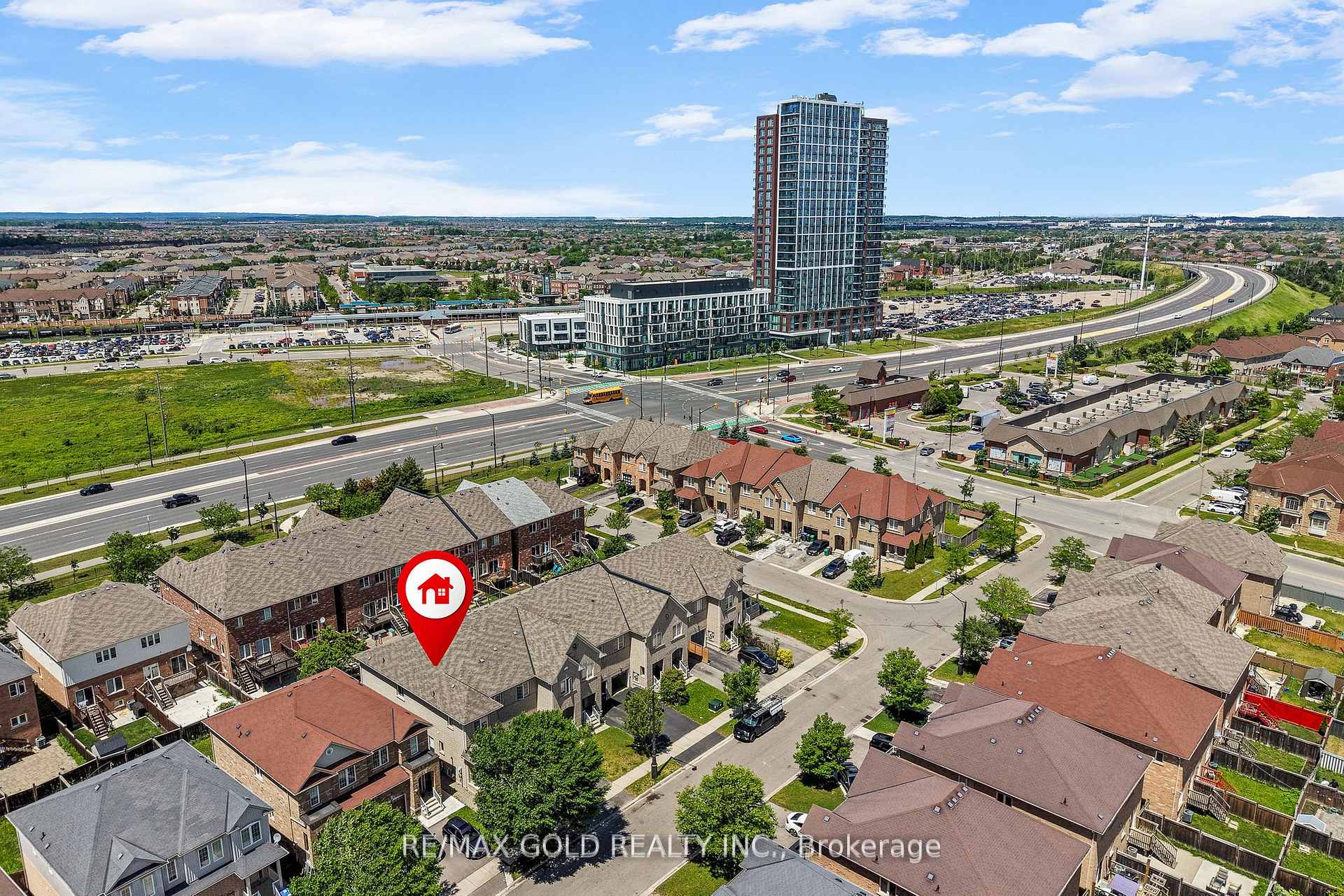 Photo 5 of 25 Frenchpark Circle, Brampton, Credit Valley — HOMEH