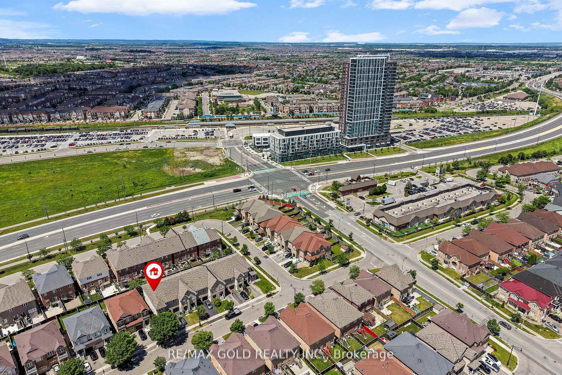Photo 6 of 25 Frenchpark Circle, Brampton, Credit Valley — HOMEH