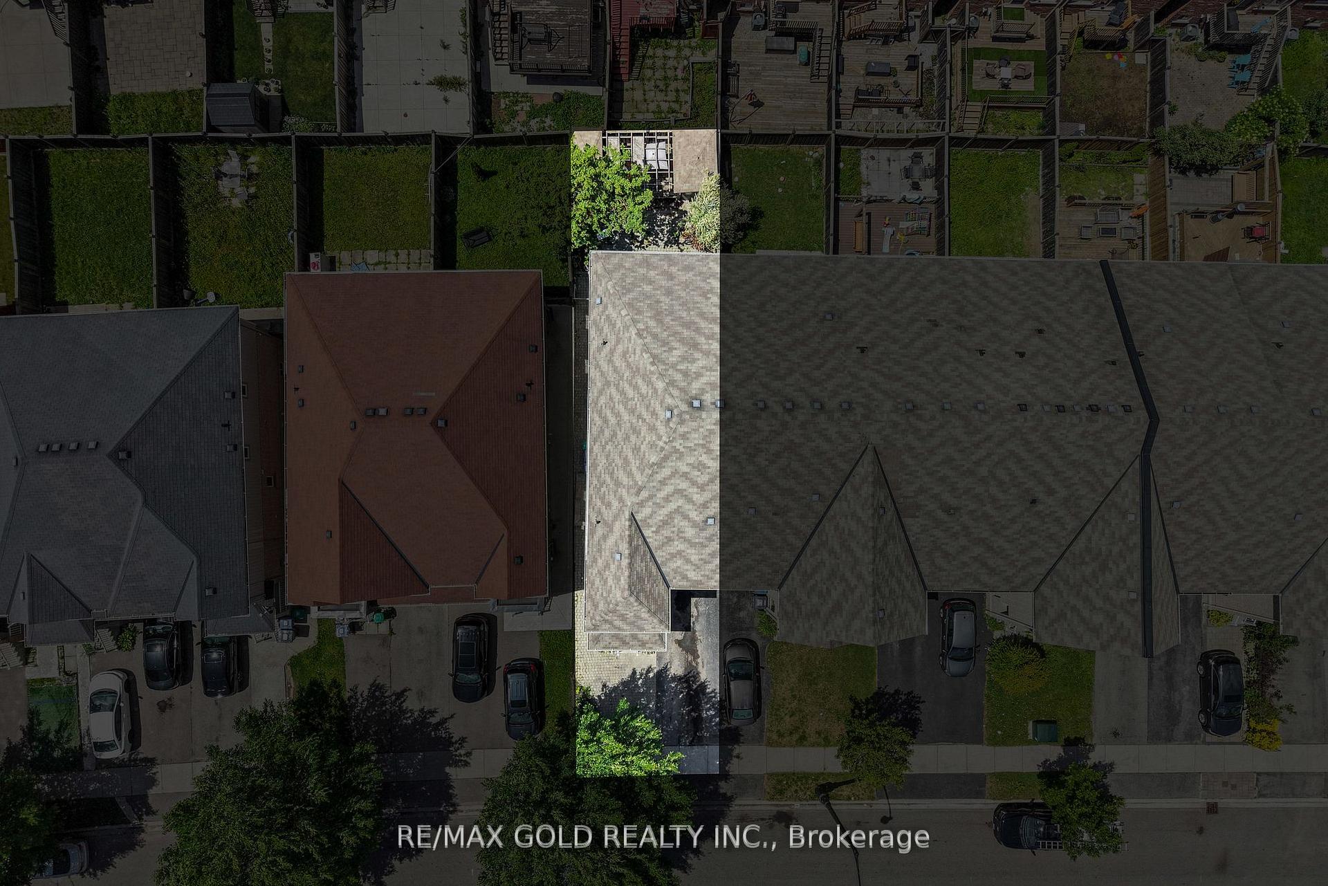 Photo 10 of 25 Frenchpark Circle, Brampton, Credit Valley — HOMEH