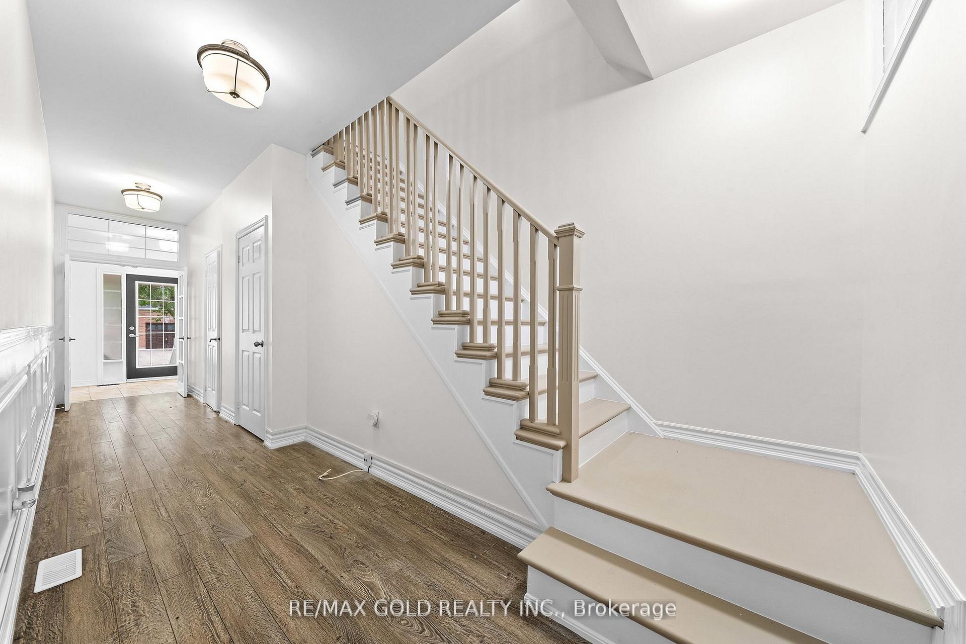 Photo 16 of 25 Frenchpark Circle, Brampton, Credit Valley — HOMEH